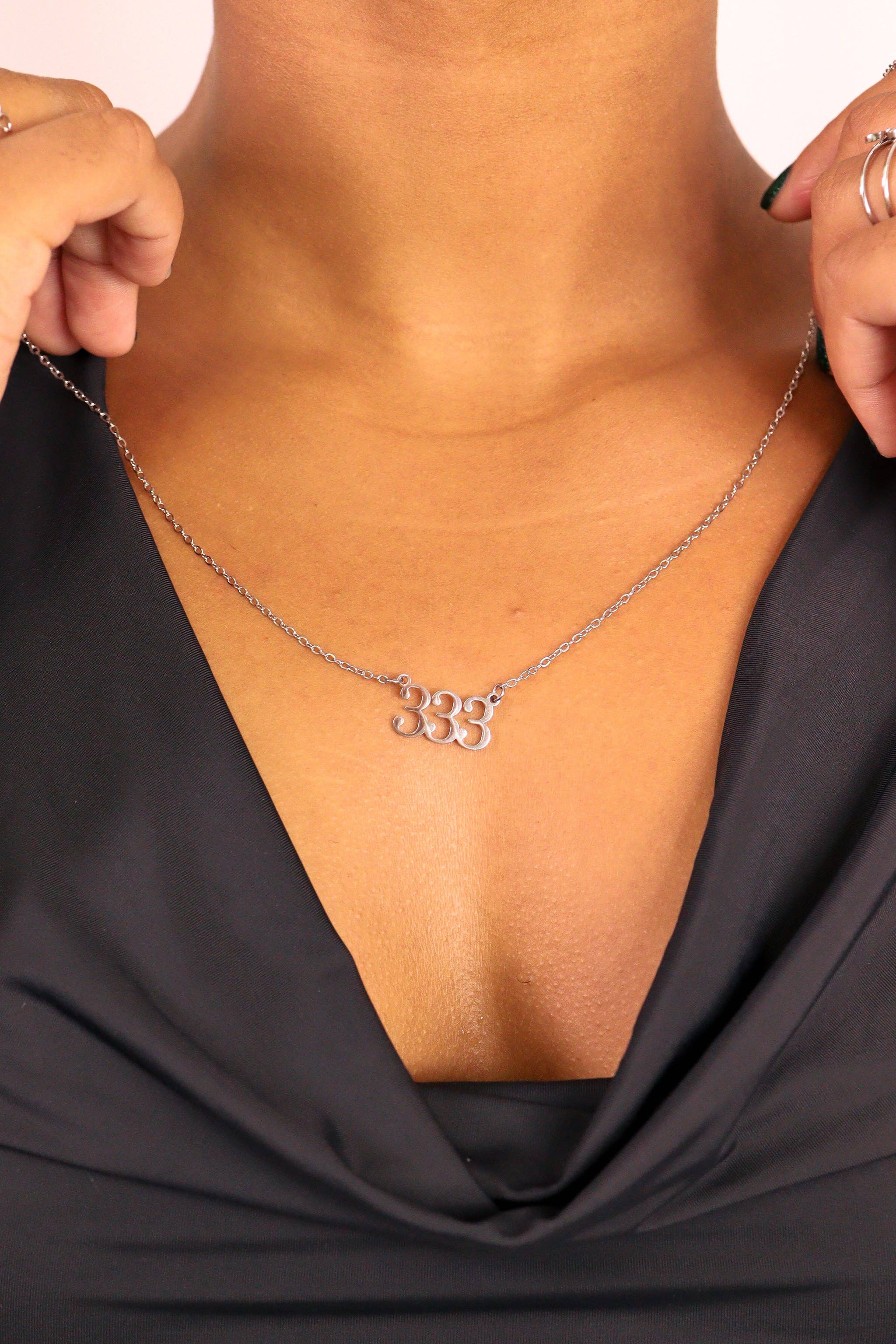 Collar con número de ángel en acero inoxidable recubierto de oro PVD 18K: Acero inoxidable / 999
