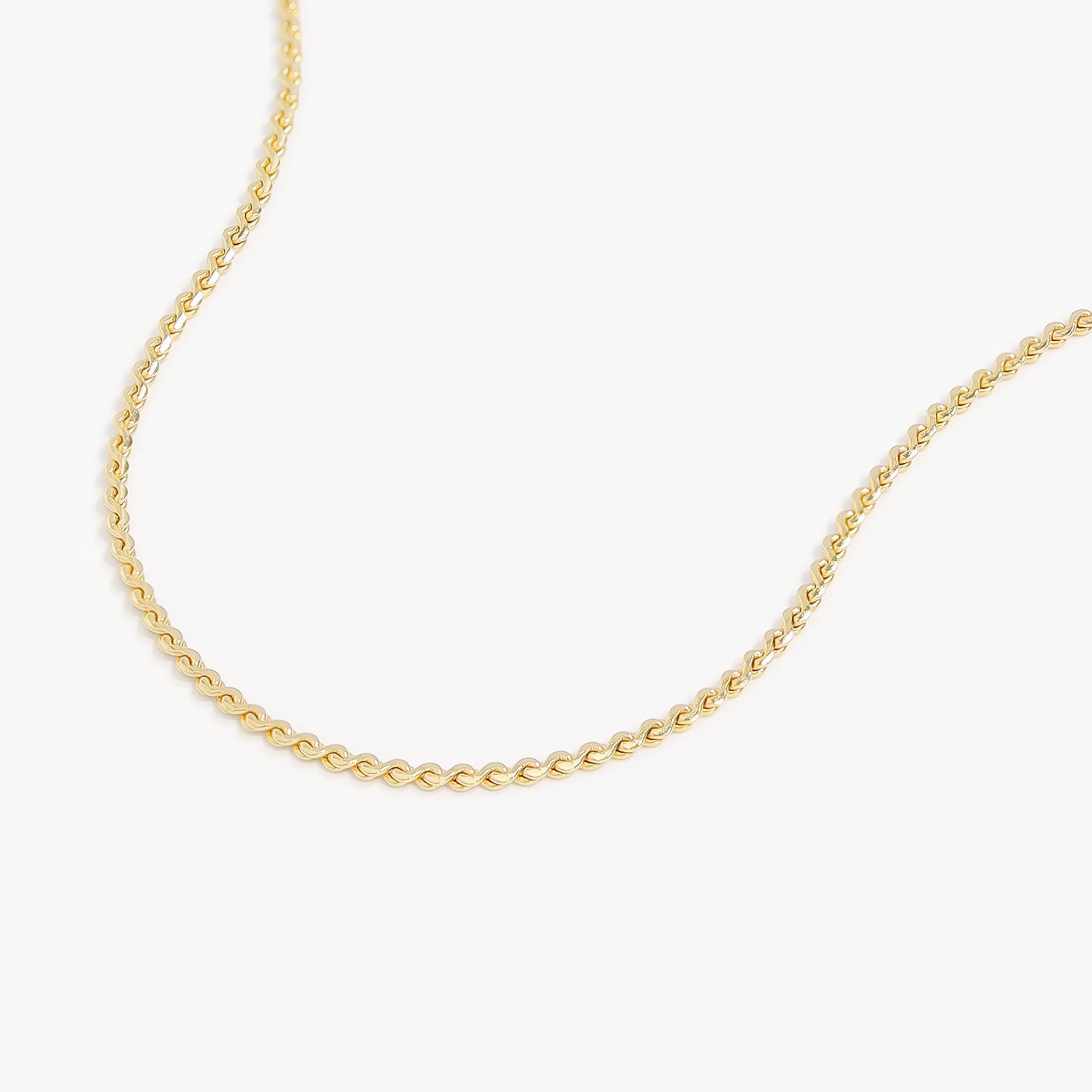 Collar cadena serpentina de acero inoxidable con PVD de oro 18K: Acero inoxidable / 20+2"