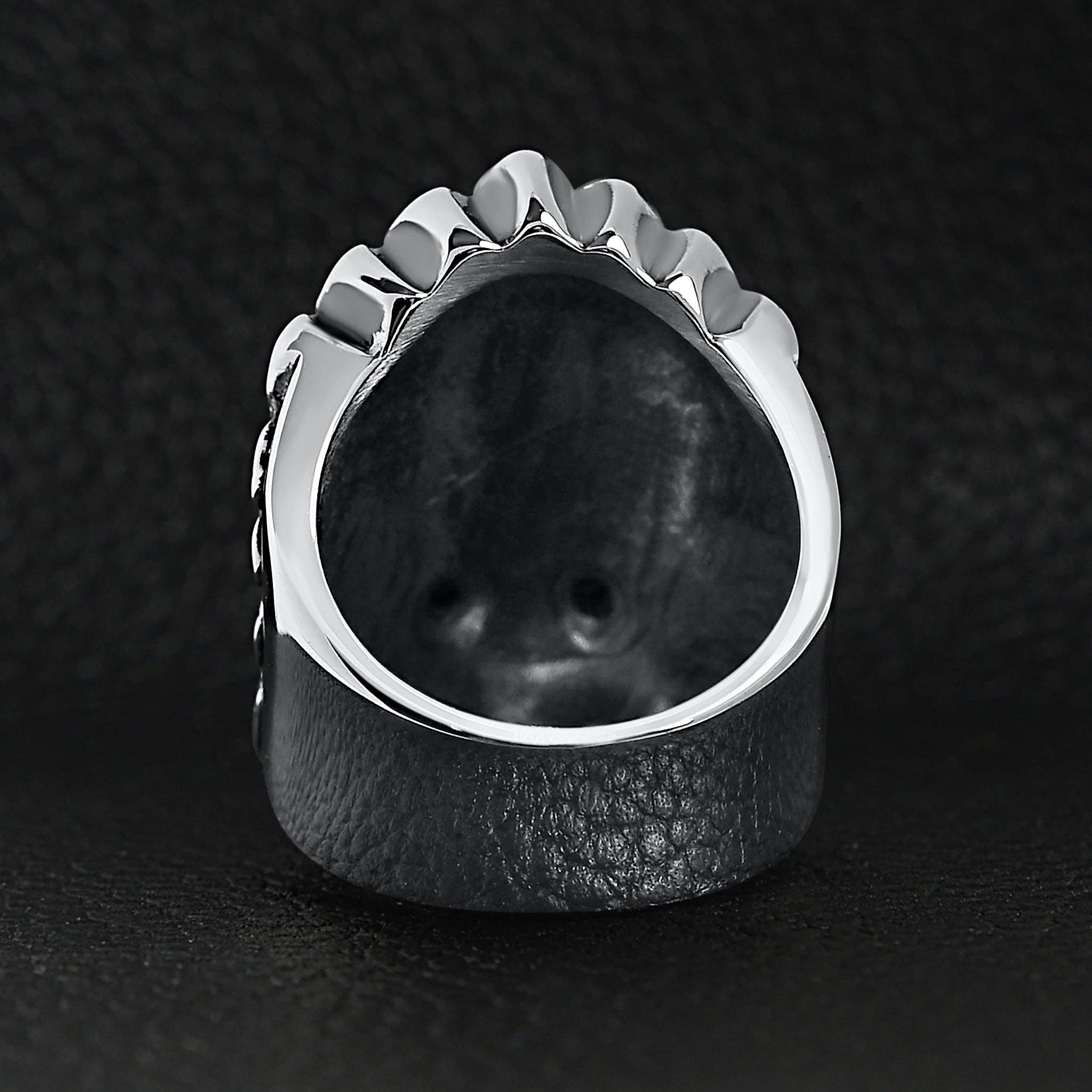 Anillo de acero inoxidable con calavera de jefe nativo americano y ojos de circonita cúbica negra: 9