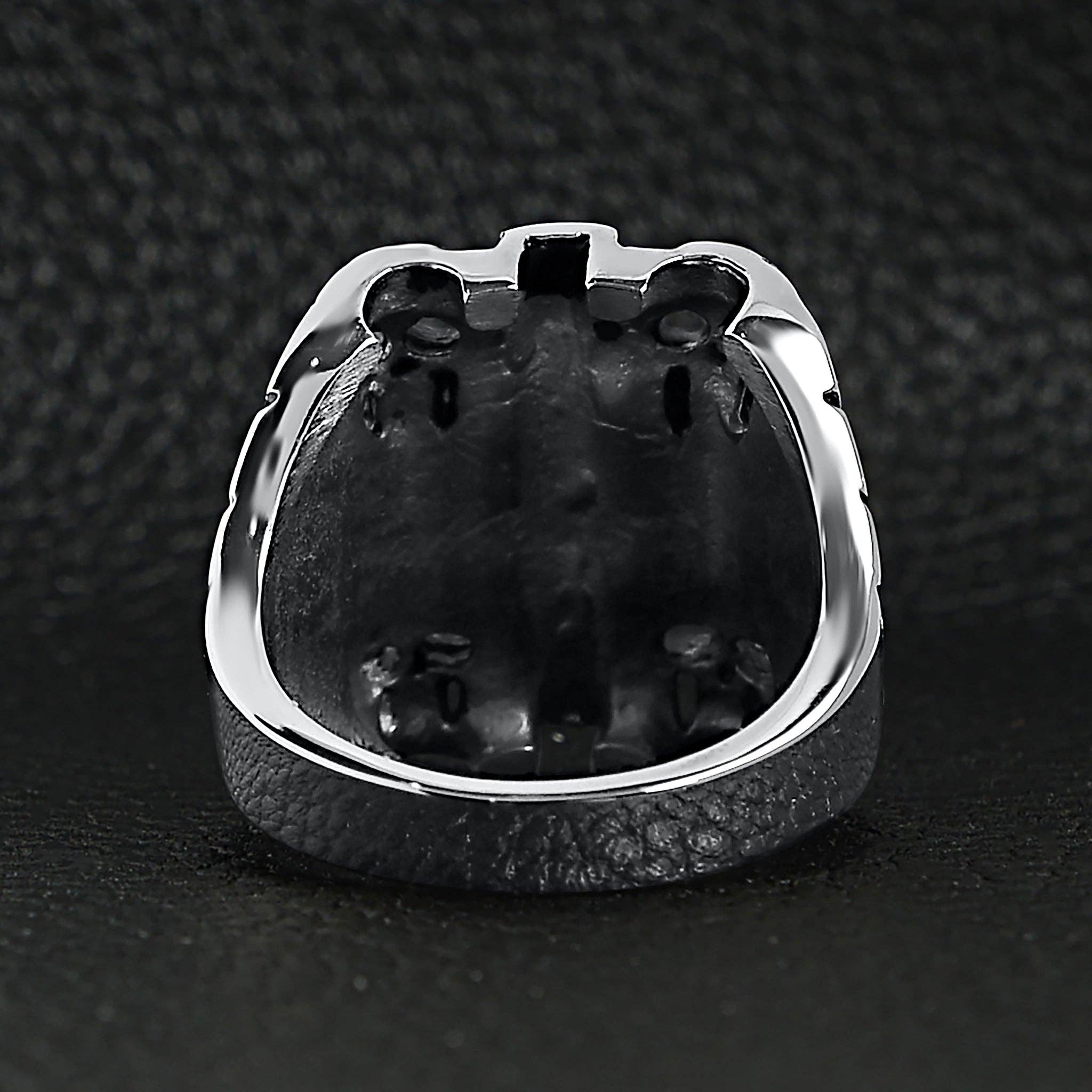 Anillo de acero inoxidable pulido con forma de cruz con múltiples calaveras: 10