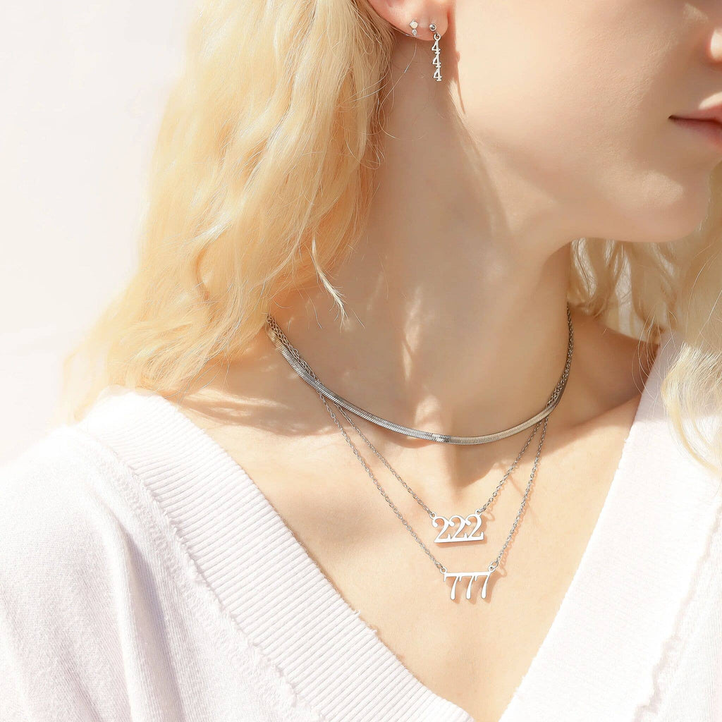 Collar con número de ángel en acero inoxidable recubierto de oro PVD 18K: Acero inoxidable / 999