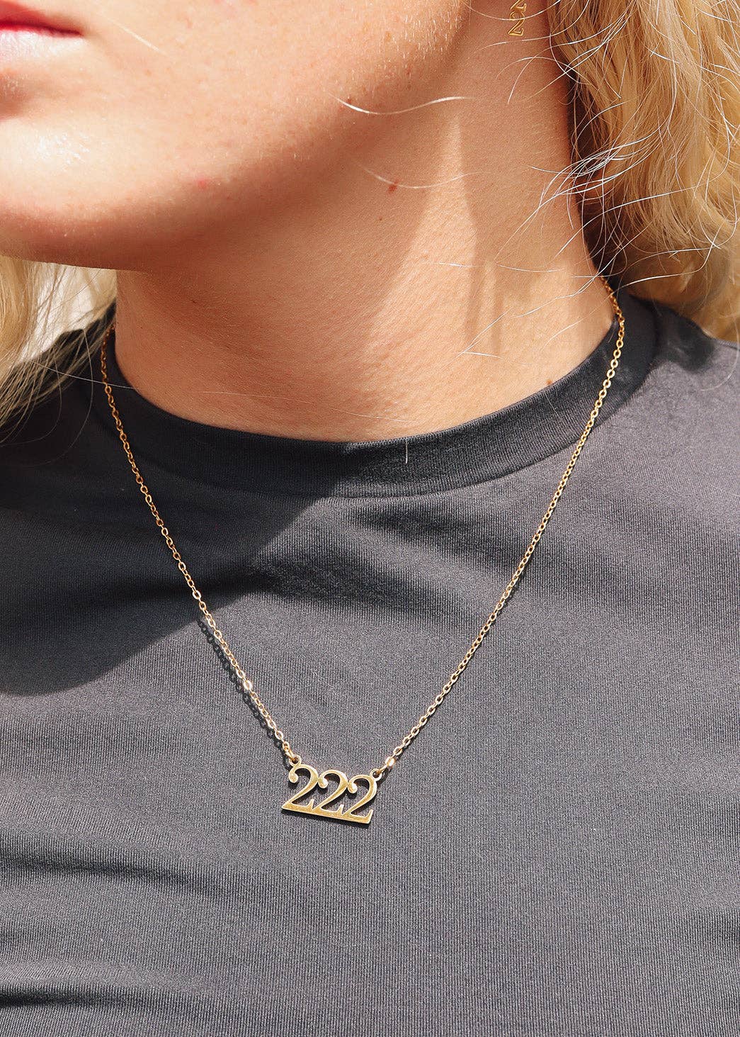 Collar con número de ángel en acero inoxidable recubierto de oro PVD 18K: Acero inoxidable / 999