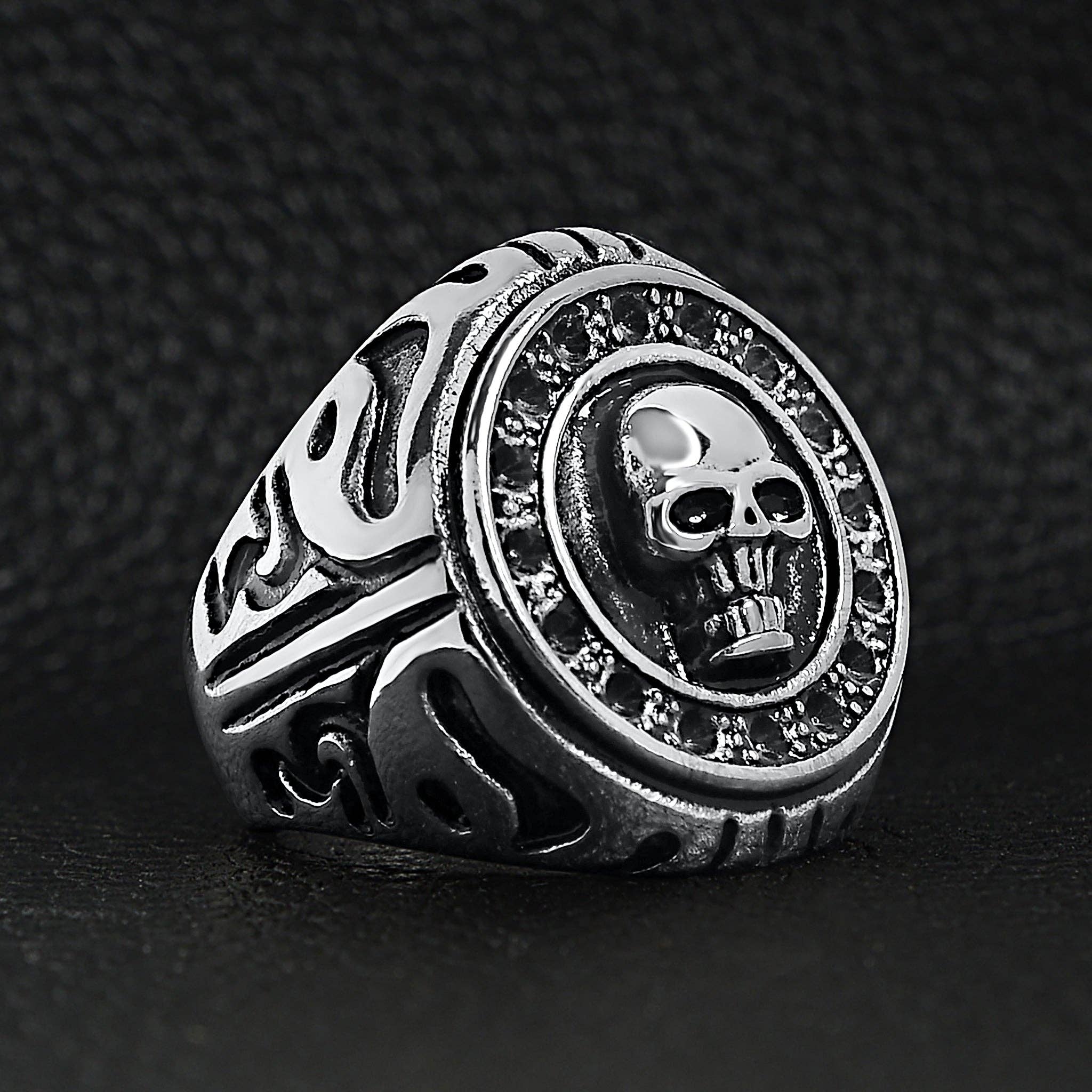 Anillo de acero inoxidable con forma de calavera de filigrana grande: 11