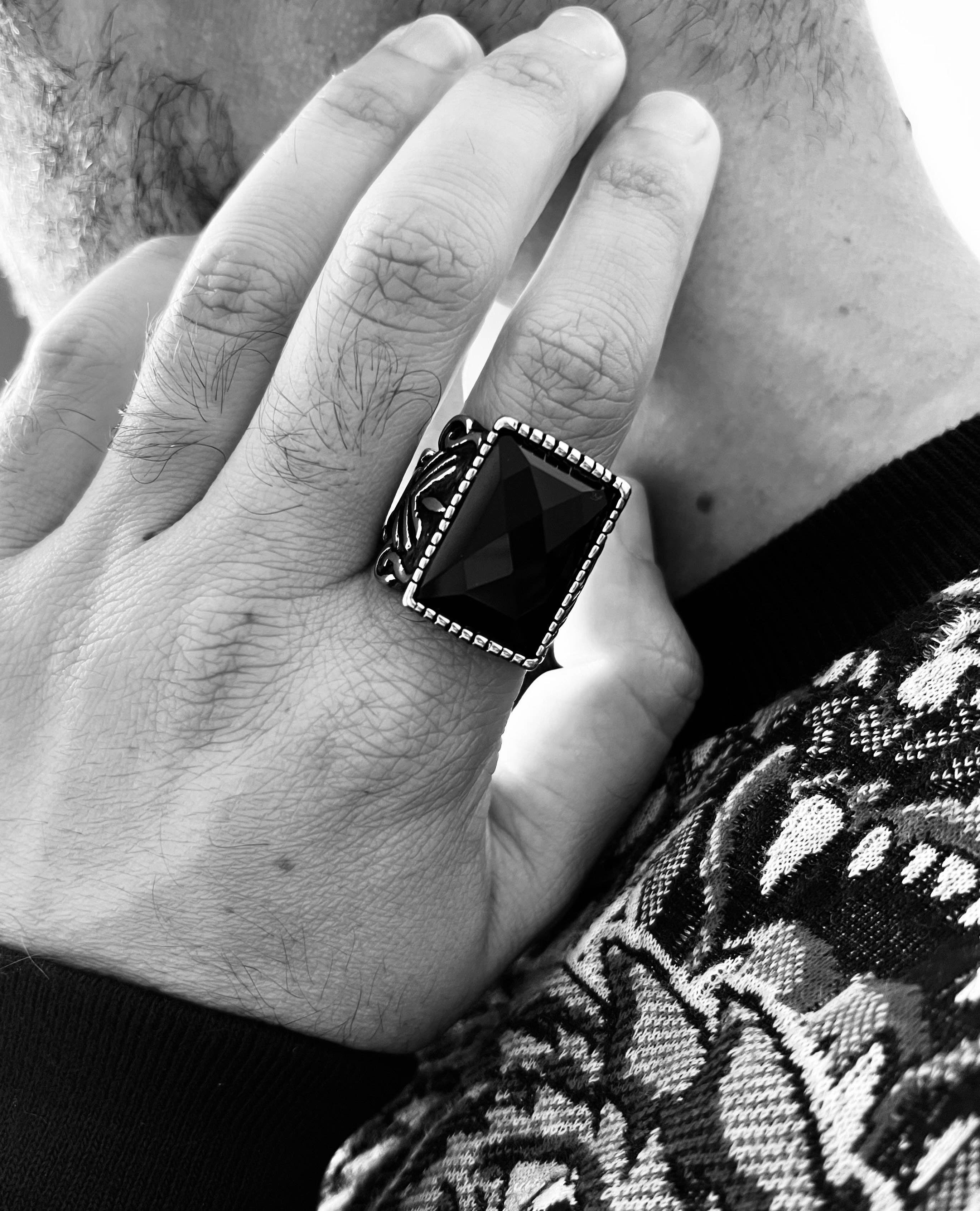 Anillo de declaración de acero inoxidable con piedra negra: 14