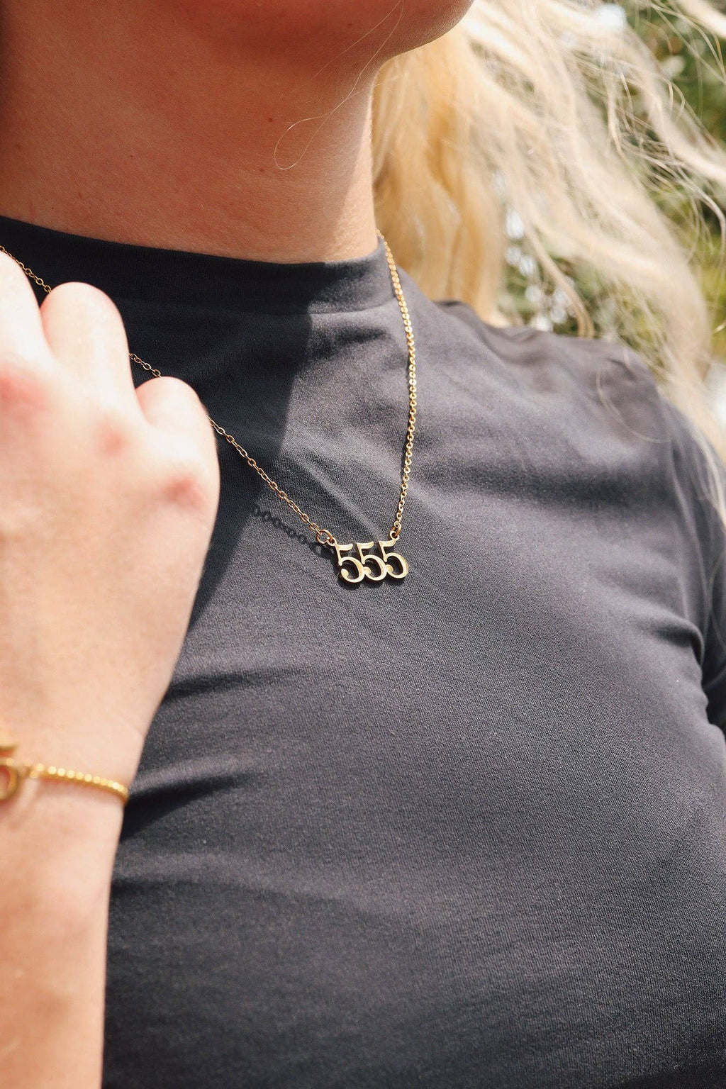 Collar con número de ángel en acero inoxidable recubierto de oro PVD 18K: Acero inoxidable / 999