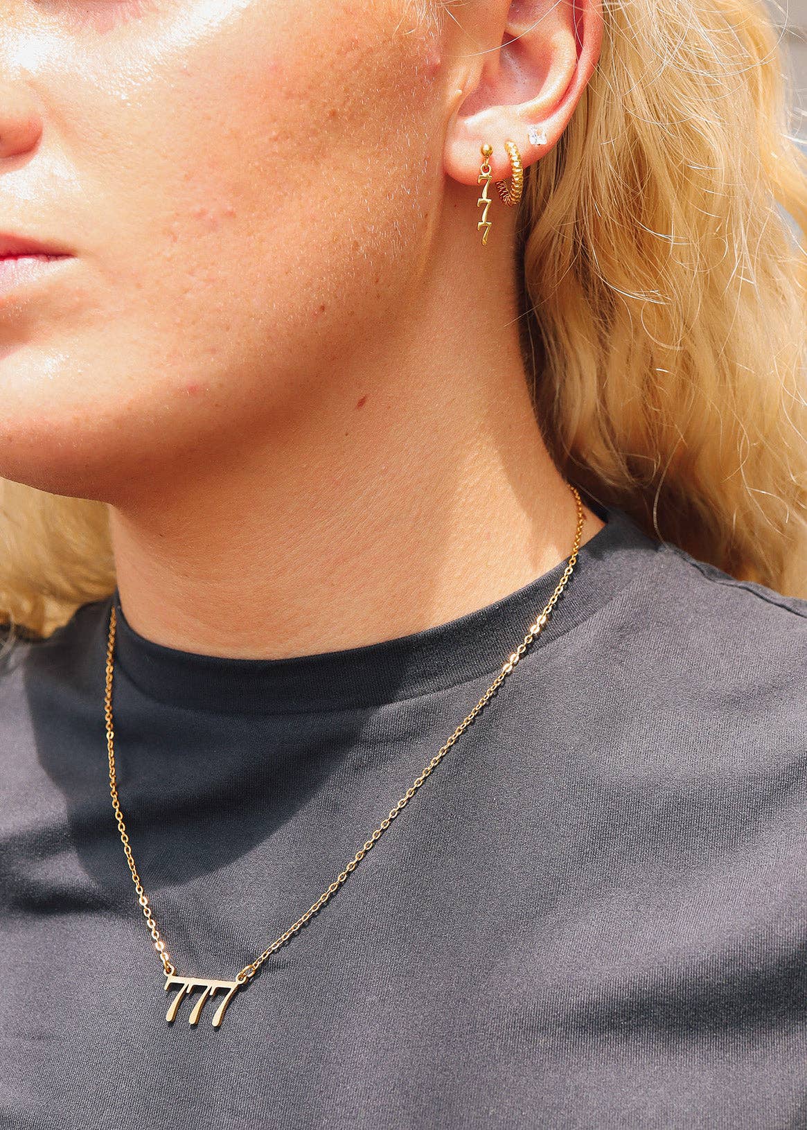 Collar con número de ángel en acero inoxidable recubierto de oro PVD 18K: Acero inoxidable / 999