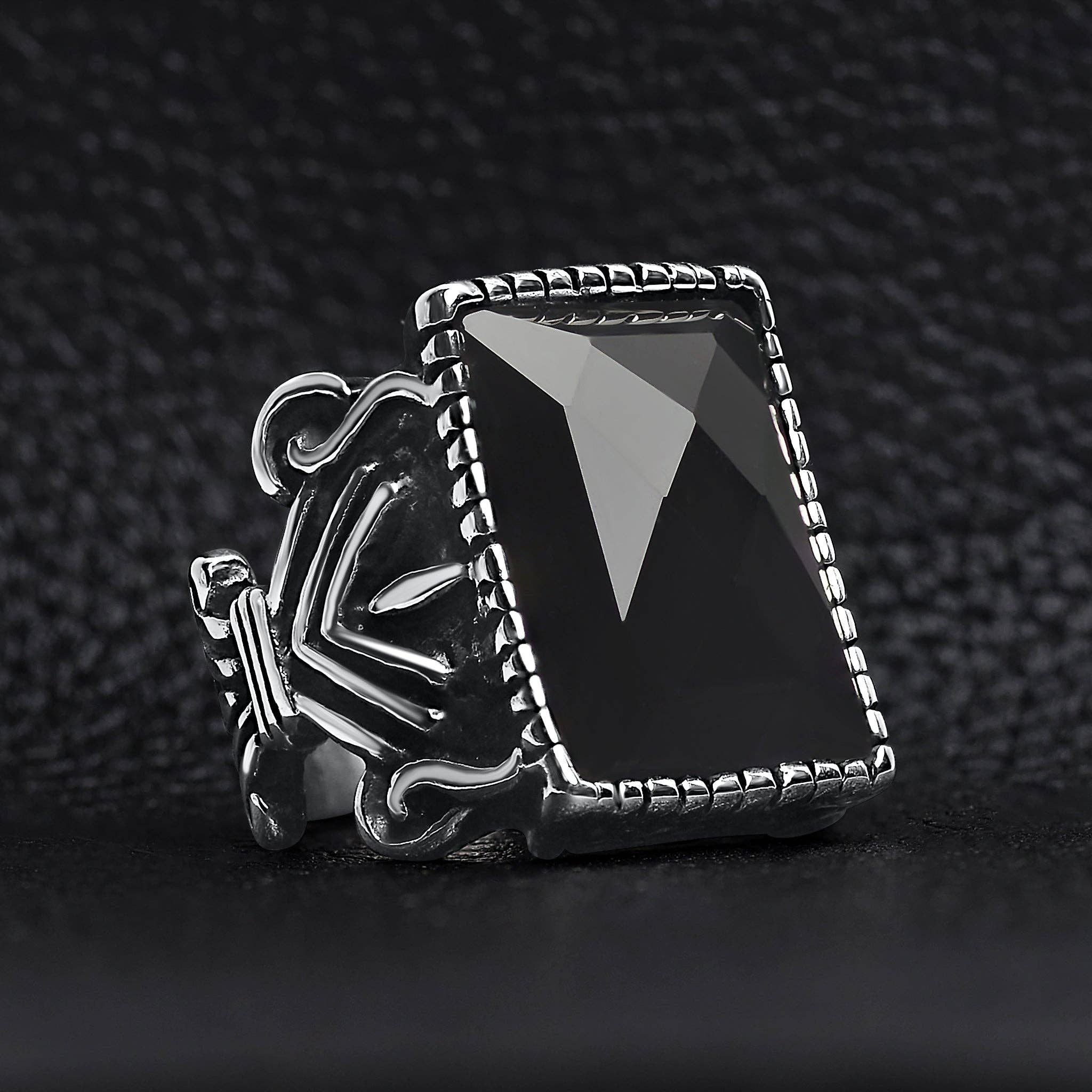 Anillo de declaración de acero inoxidable con piedra negra: 14