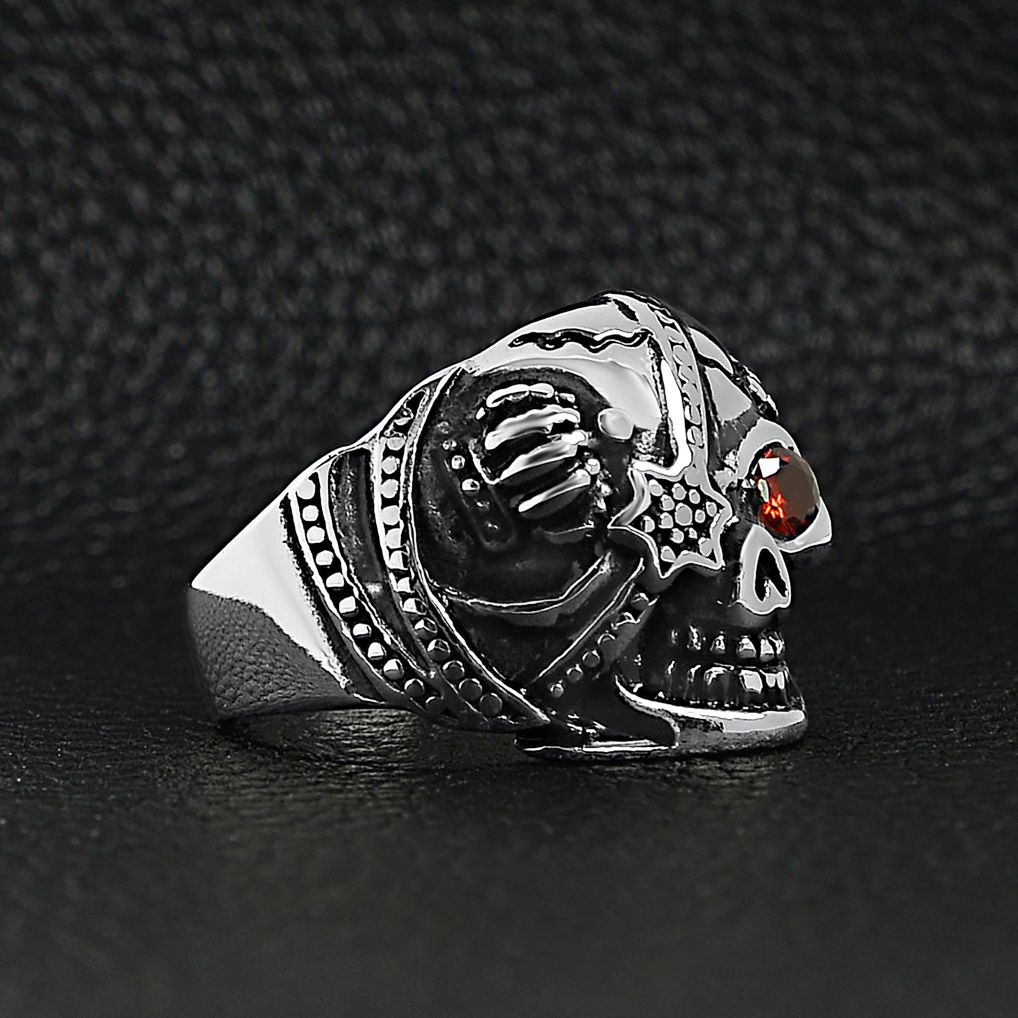 Calavera de acero inoxidable con circonita cúbica roja en forma de ojo y anillo de parche: 9