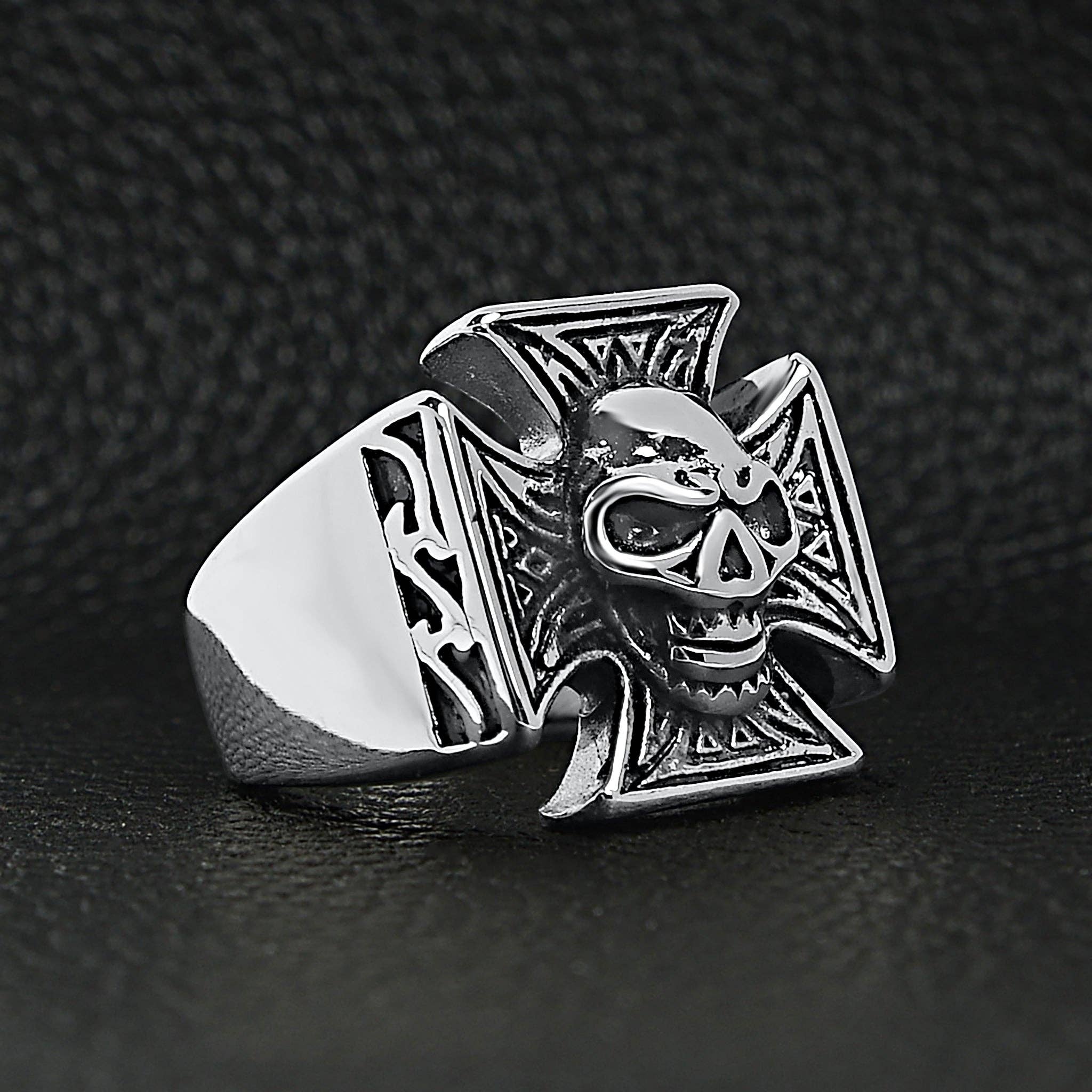 Anillo de acero inoxidable con forma de cruz maltesa con calavera pulida: 10