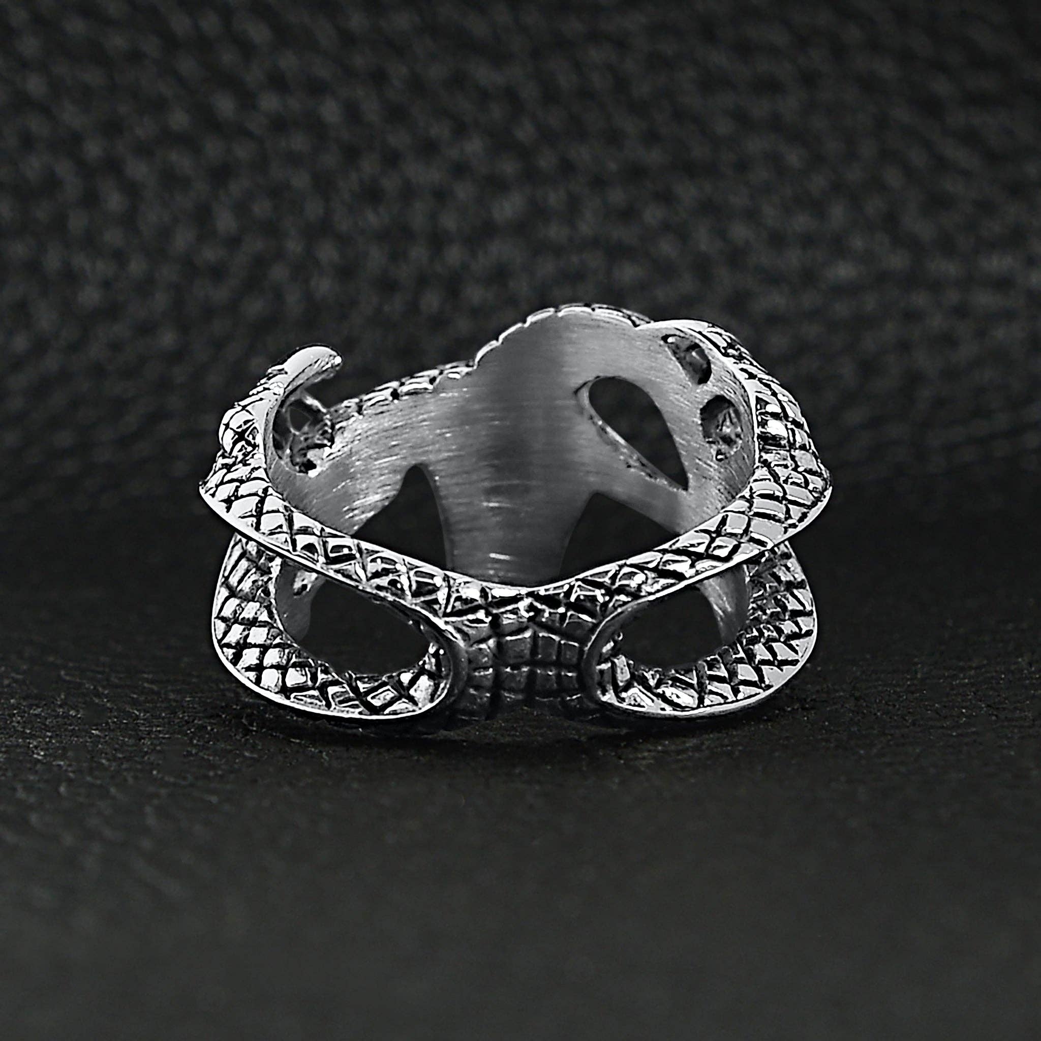 Anillo de dragón oriental de acero inoxidable: 14