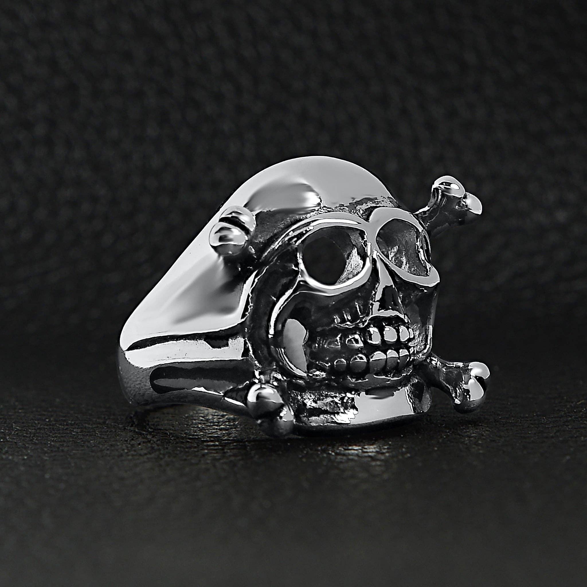 Anillo de acero inoxidable con calavera y tibias cruzadas: 8