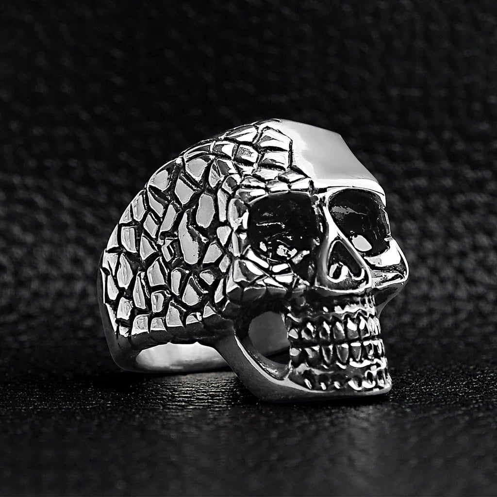 Anillo detallado de acero inoxidable con forma de calavera: 8