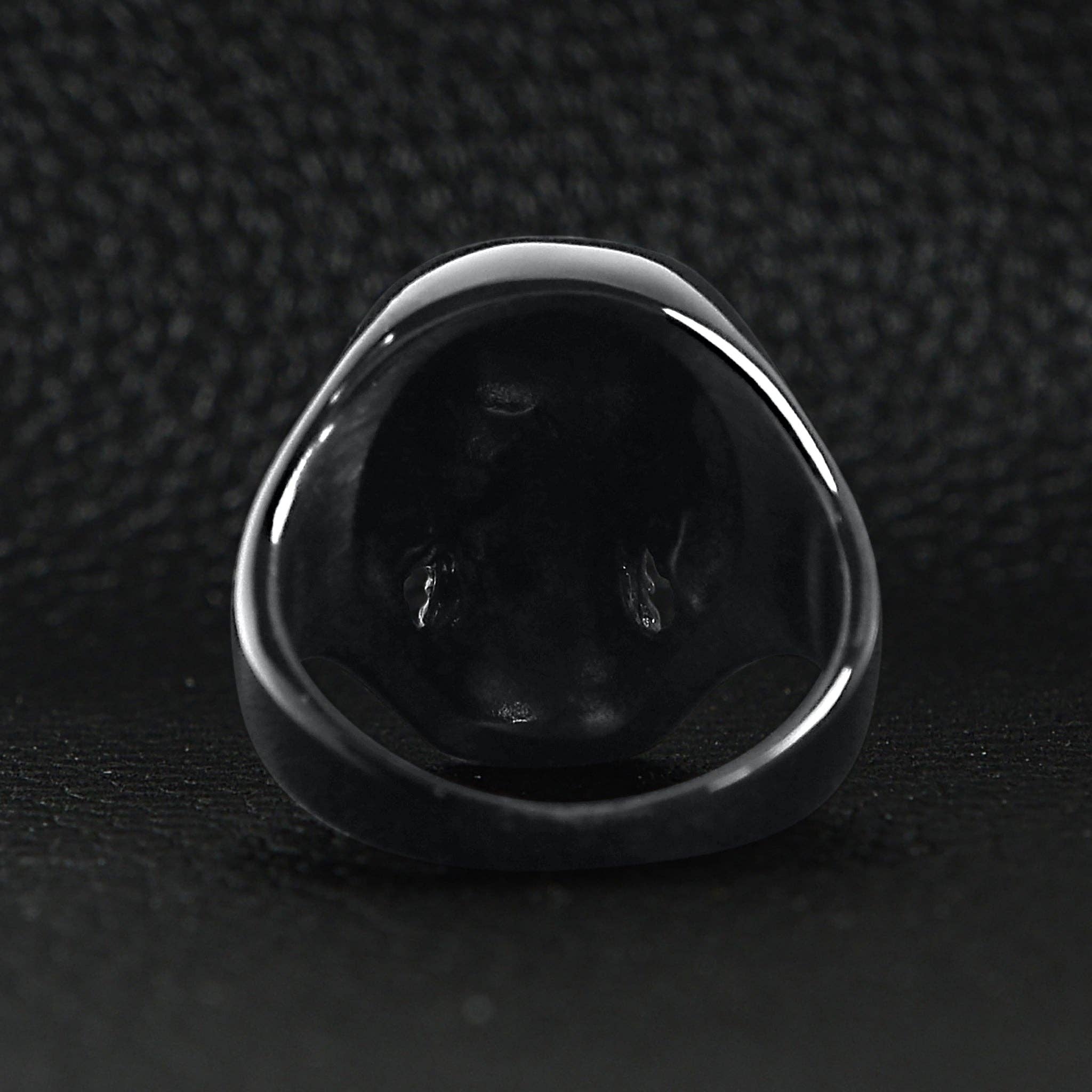 Anillo de acero inoxidable con forma de calavera negra con circonita cúbica transparente: 8