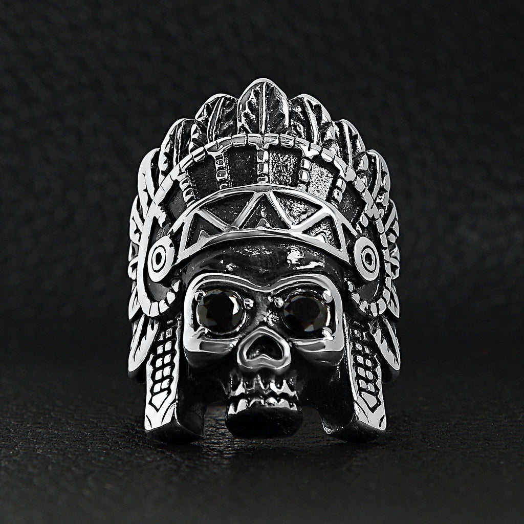 Anillo de acero inoxidable con calavera de jefe nativo americano y ojos de circonita cúbica negra: 9