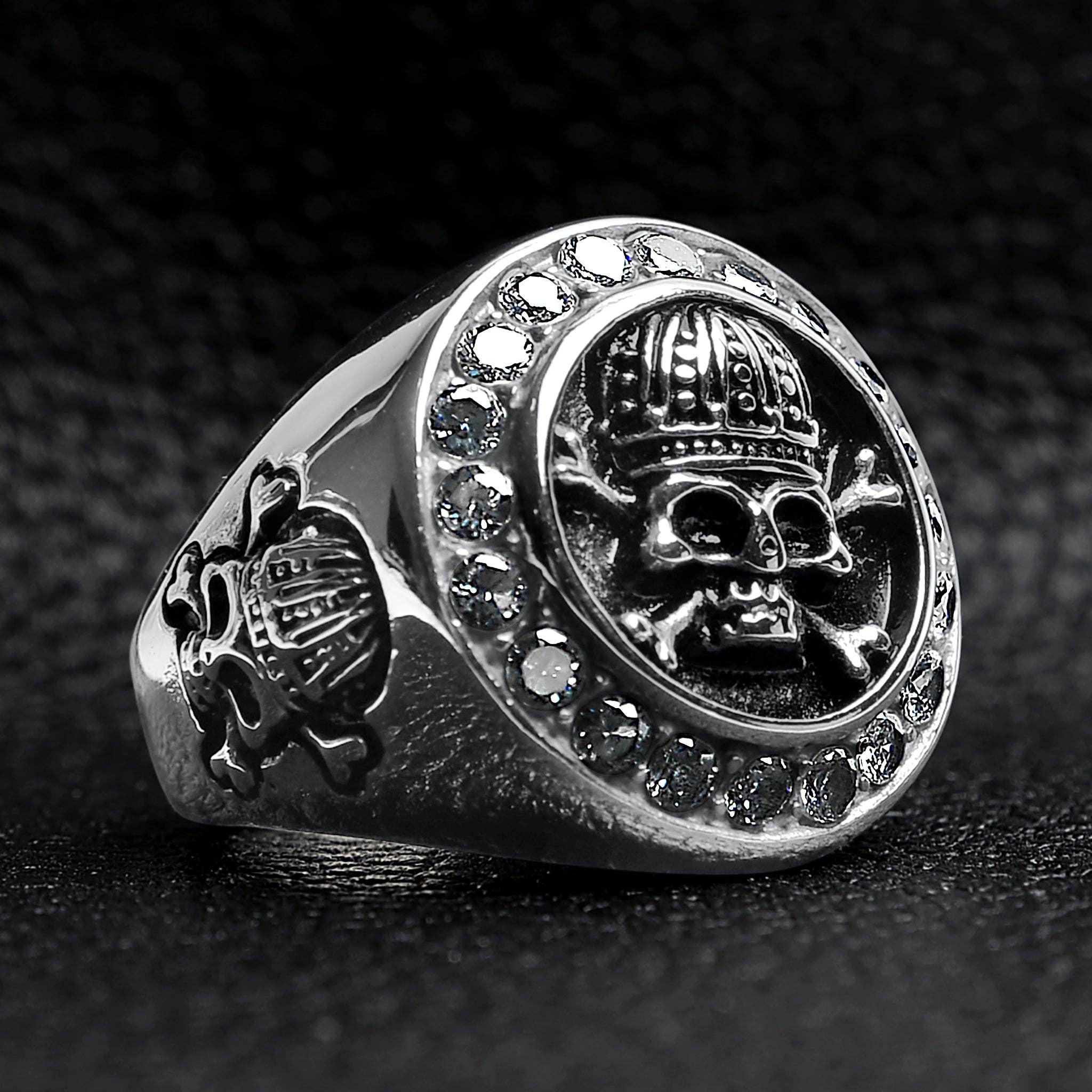 Anillo de acero inoxidable con forma de calavera real y tibias cruzadas con piedras decorativas de circonita cúbica/SCR4052: 7