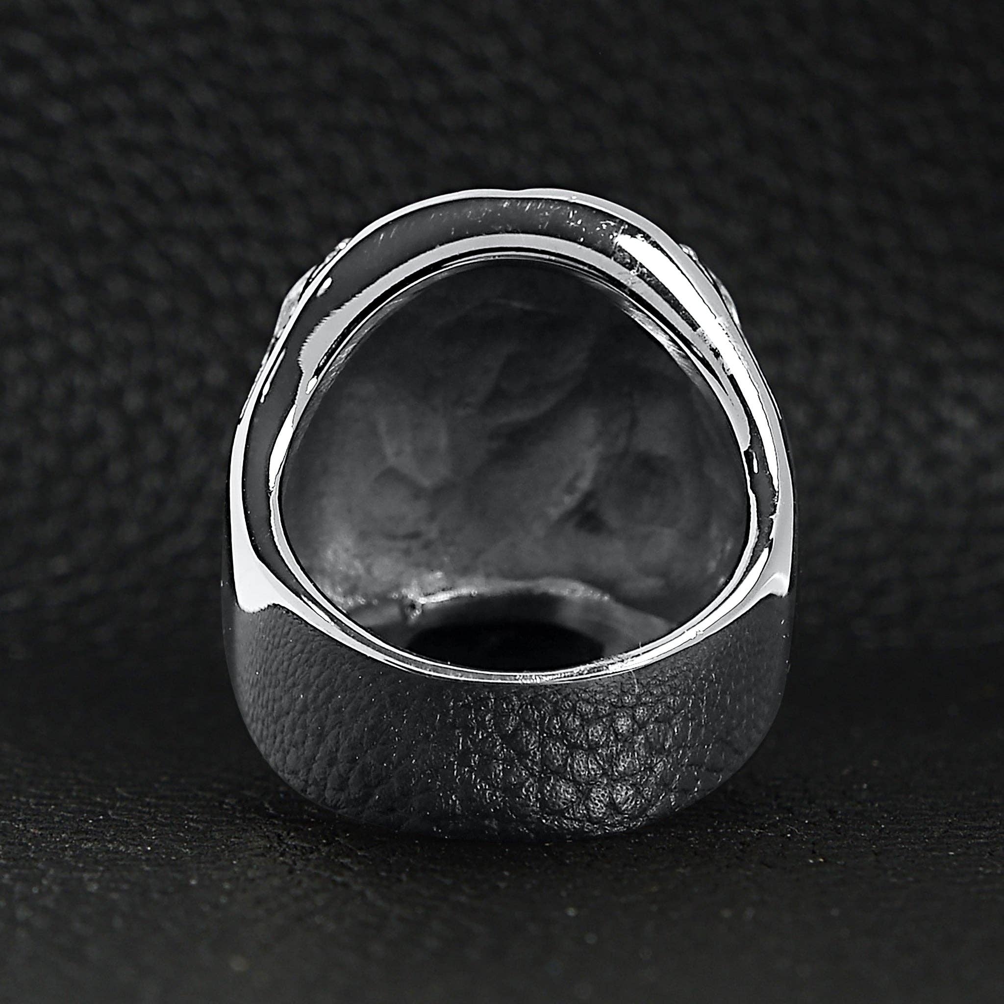 Calavera negra de acero inoxidable con circonita cúbica y anillo con bandera del Reino Unido con circonita cúbica transparente: 10