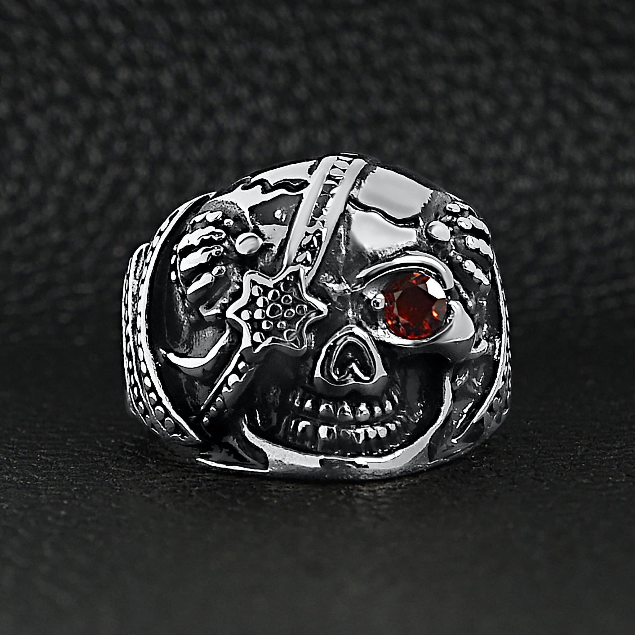 Calavera de acero inoxidable con circonita cúbica roja en forma de ojo y anillo de parche: 9