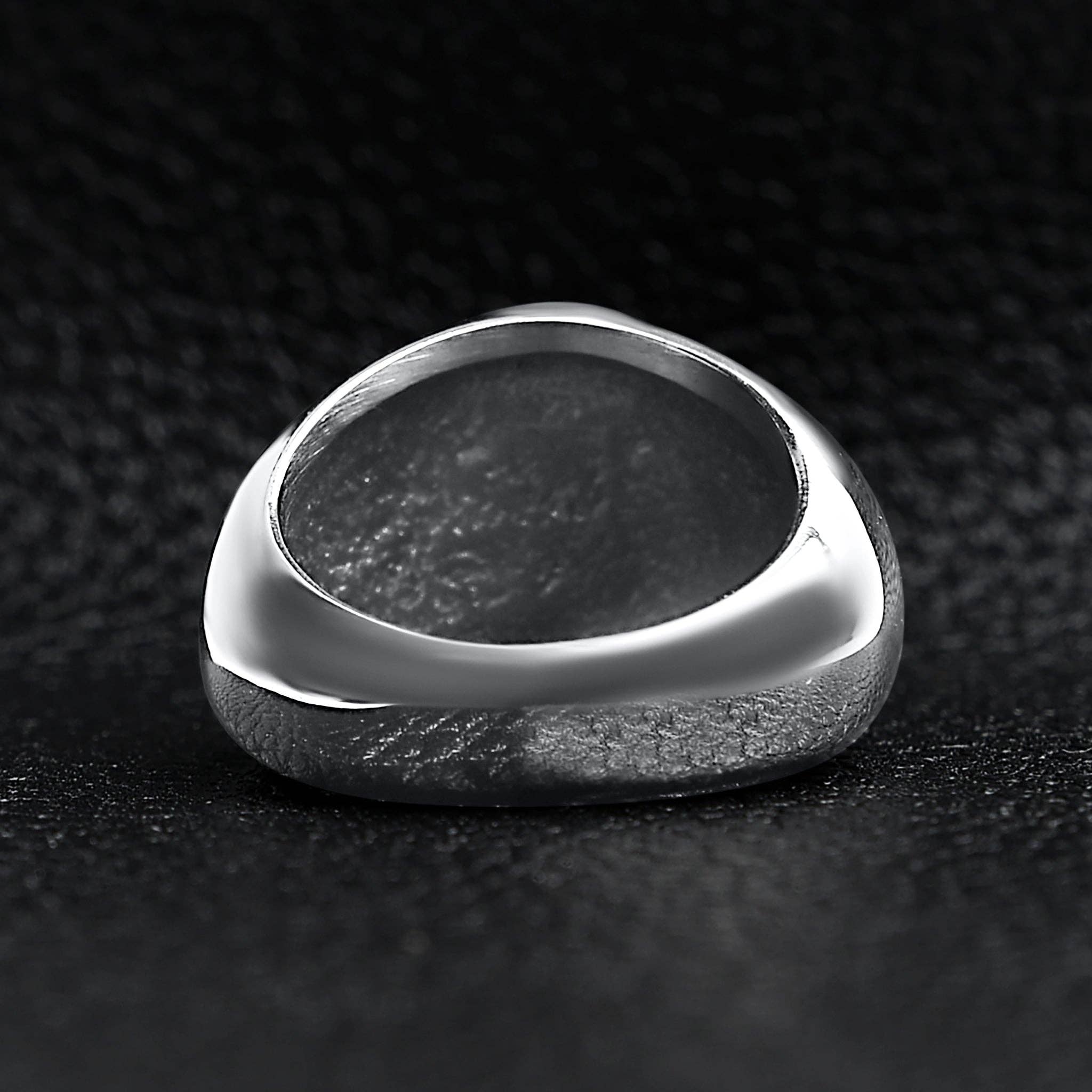 Anillo SS con forma de cruz maltesa pulida, característica hipoalergénica: 10