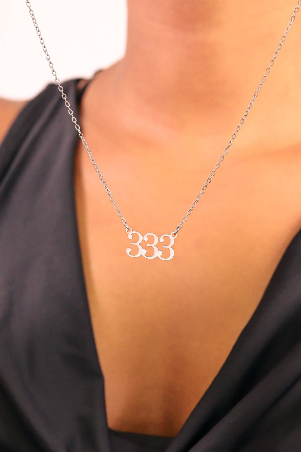 Collar con número de ángel en acero inoxidable recubierto de oro PVD 18K: Acero inoxidable / 999