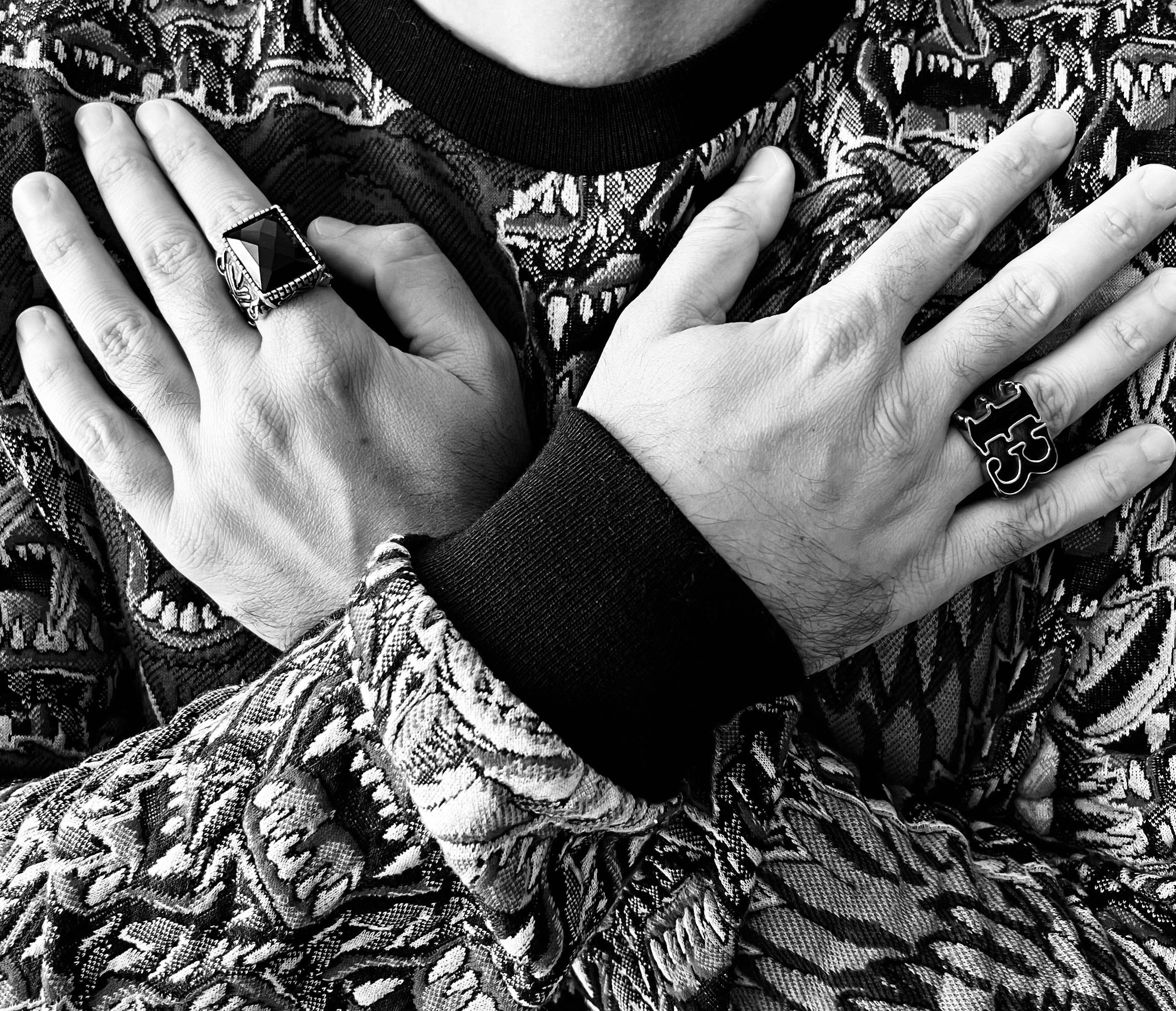 Anillo sello gótico negro con garra de dragón y número "13" de acero inoxidable: 9