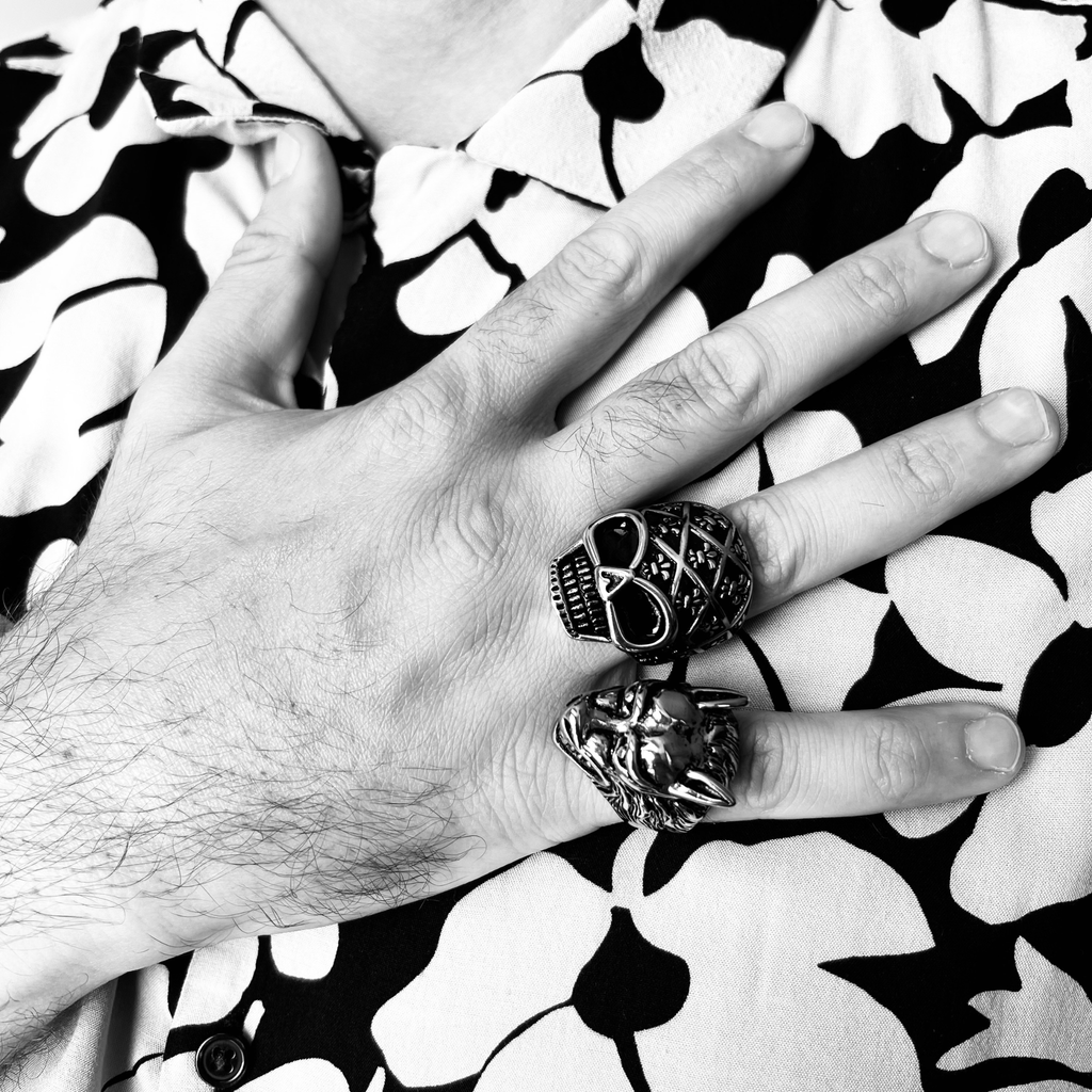 Anillo de calavera de acero inoxidable con estampado de flor de lis: 9
