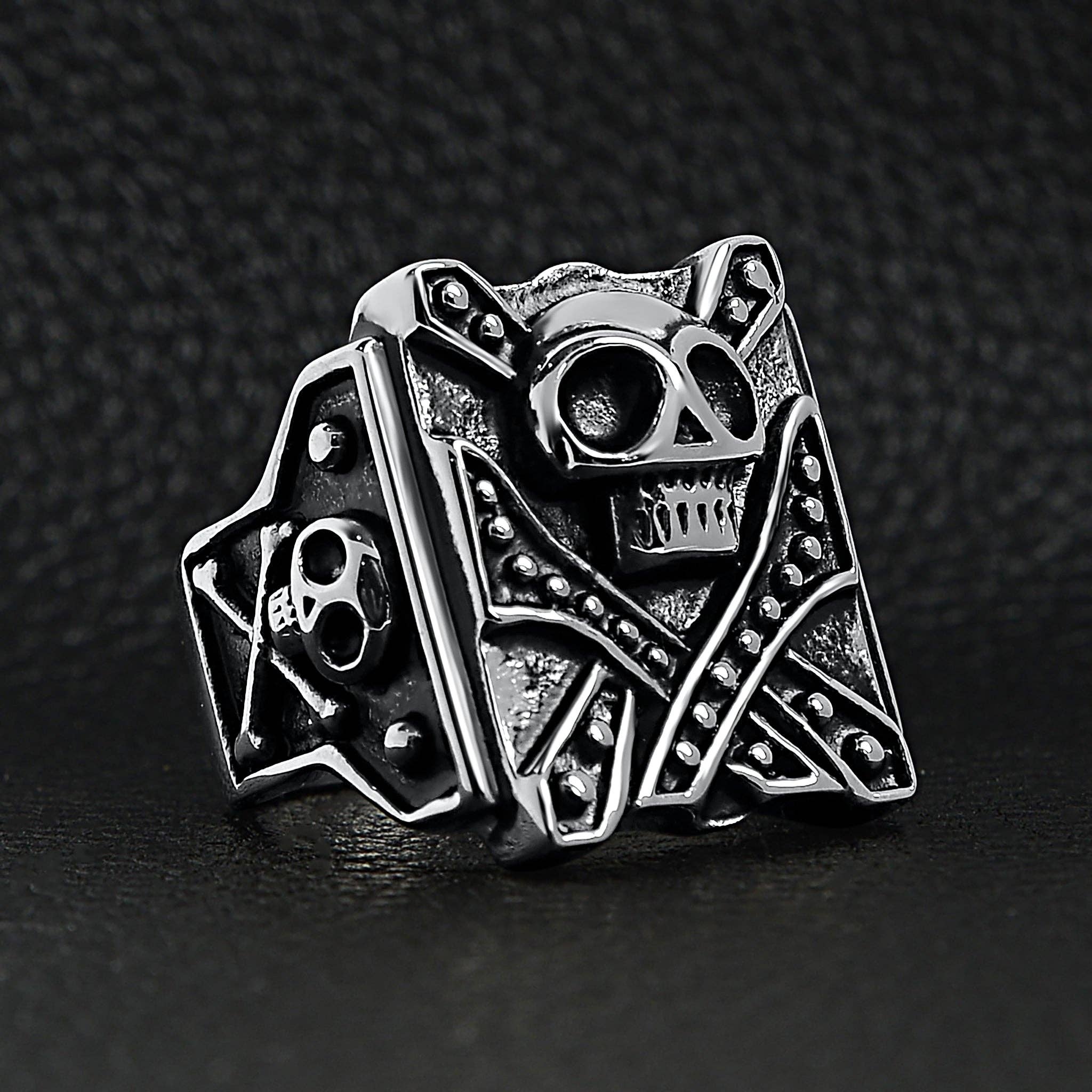 Anillo con sello de calavera con tachuelas de acero inoxidable: 10