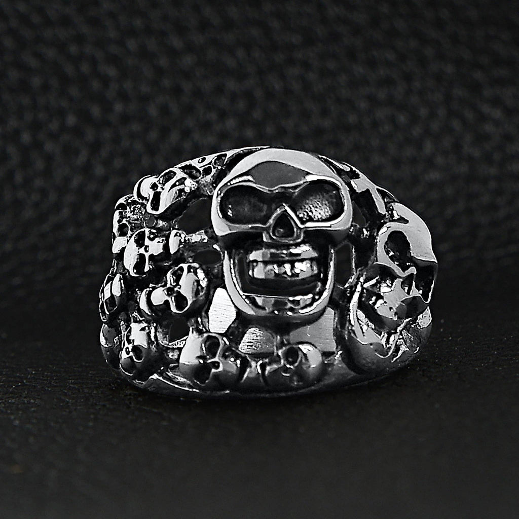 Anillo de acero inoxidable pulido con múltiples calaveras: 9