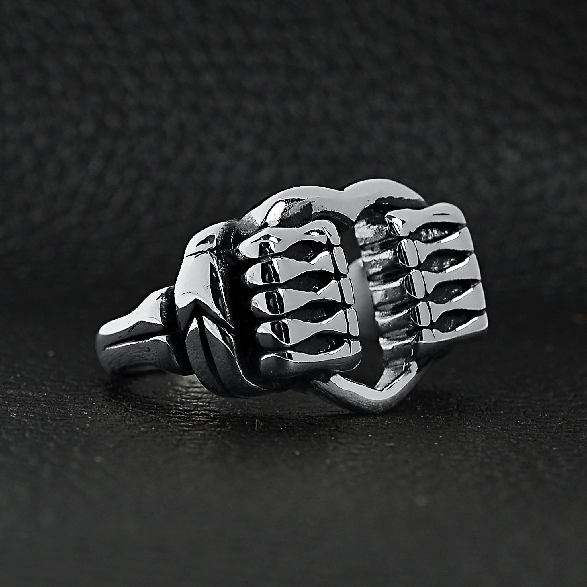Anillo de acero inoxidable pulido con forma de corazón agarrado por hueso: 8