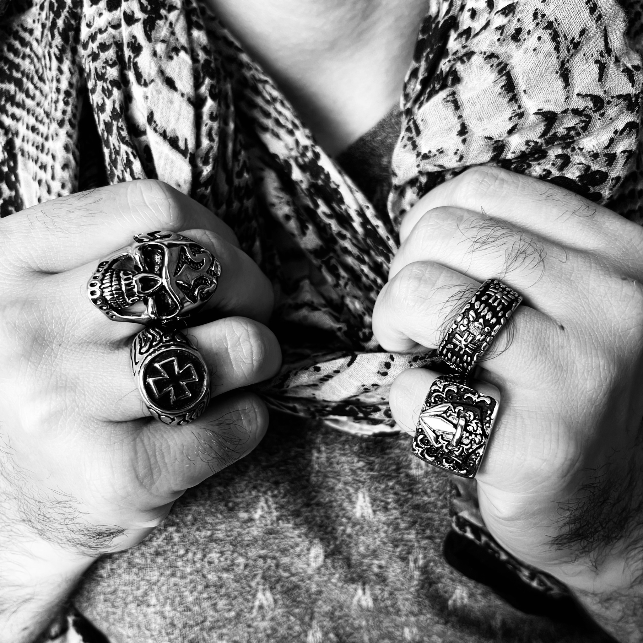 Anillo SS con forma de cruz maltesa pulida, característica hipoalergénica: 10