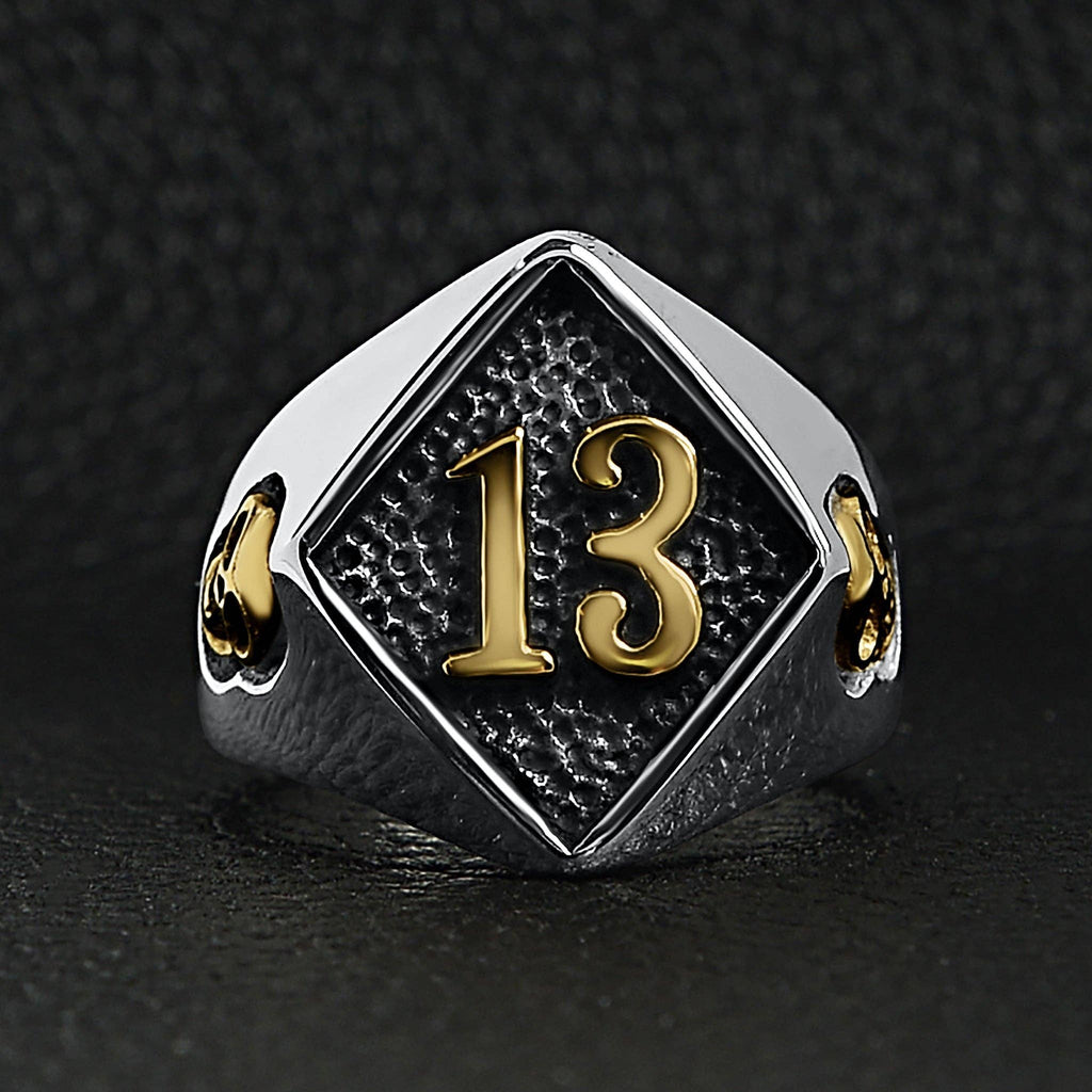 Anillo de acero inoxidable con estampado de calaveras y detalles en forma de «13» con revestimiento de PVD en oro de 18 quilates: 10