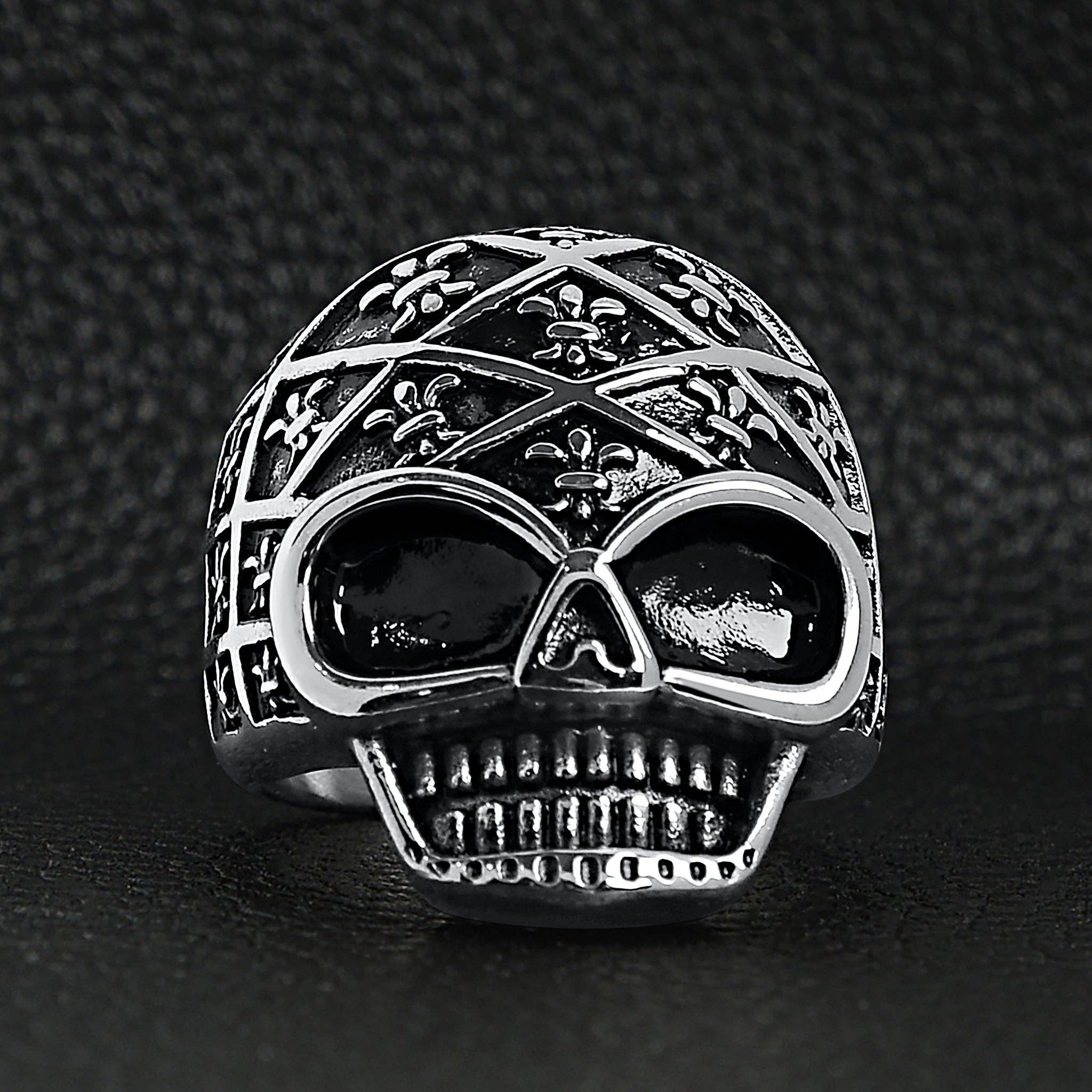 Anillo de calavera de acero inoxidable con estampado de flor de lis: 9