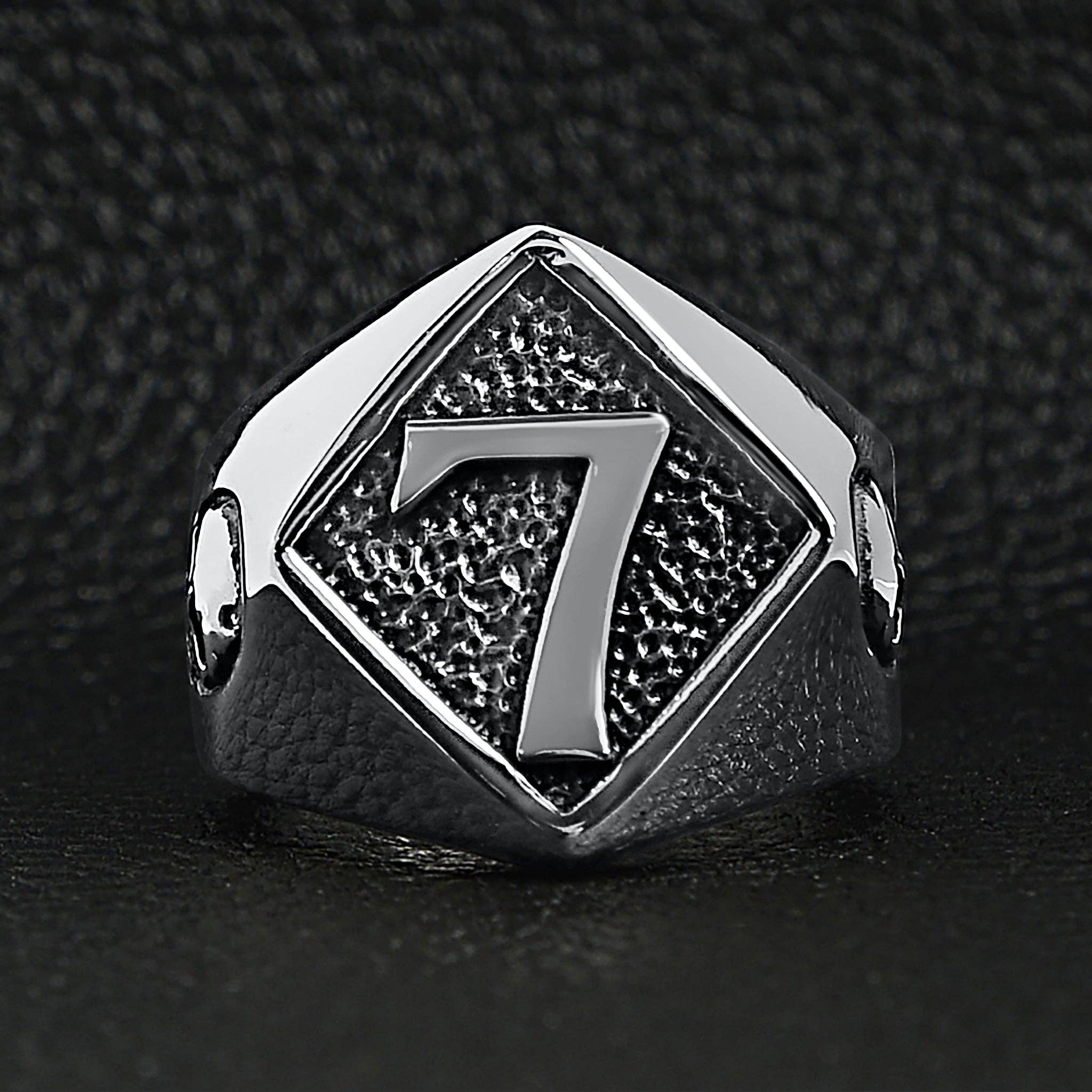 Anillo de sello Lucky «7" de acero inoxidable con detalles en forma de calavera: 9