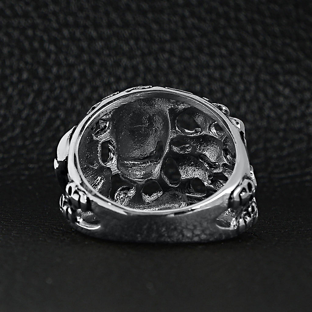 Anillo de acero inoxidable pulido con múltiples calaveras: 9
