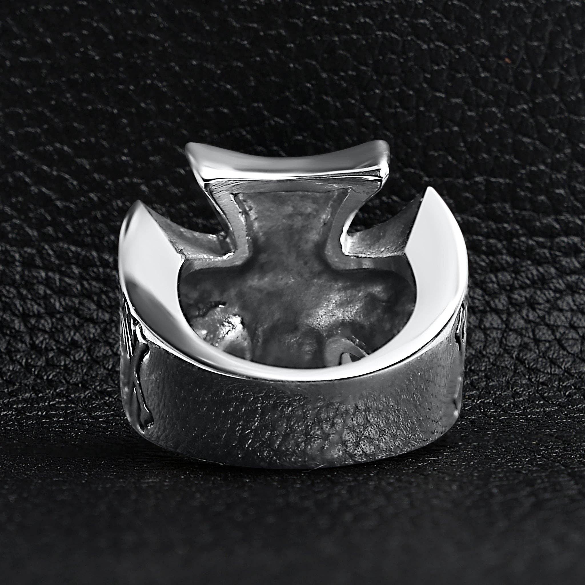 Anillo grande de acero inoxidable con forma de calavera de 13 pulgadas en forma de cruz maltesa: 10