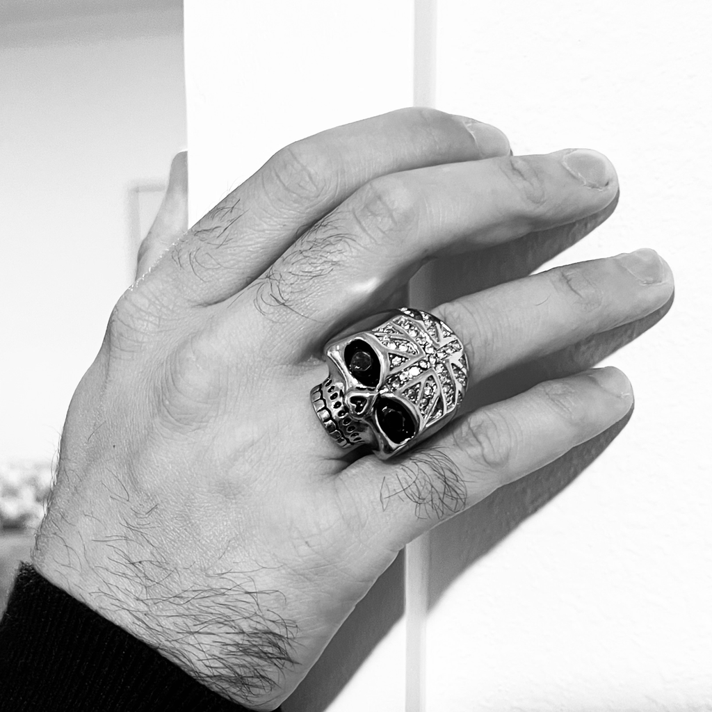 Calavera negra de acero inoxidable con circonita cúbica y anillo con bandera del Reino Unido con circonita cúbica transparente: 10