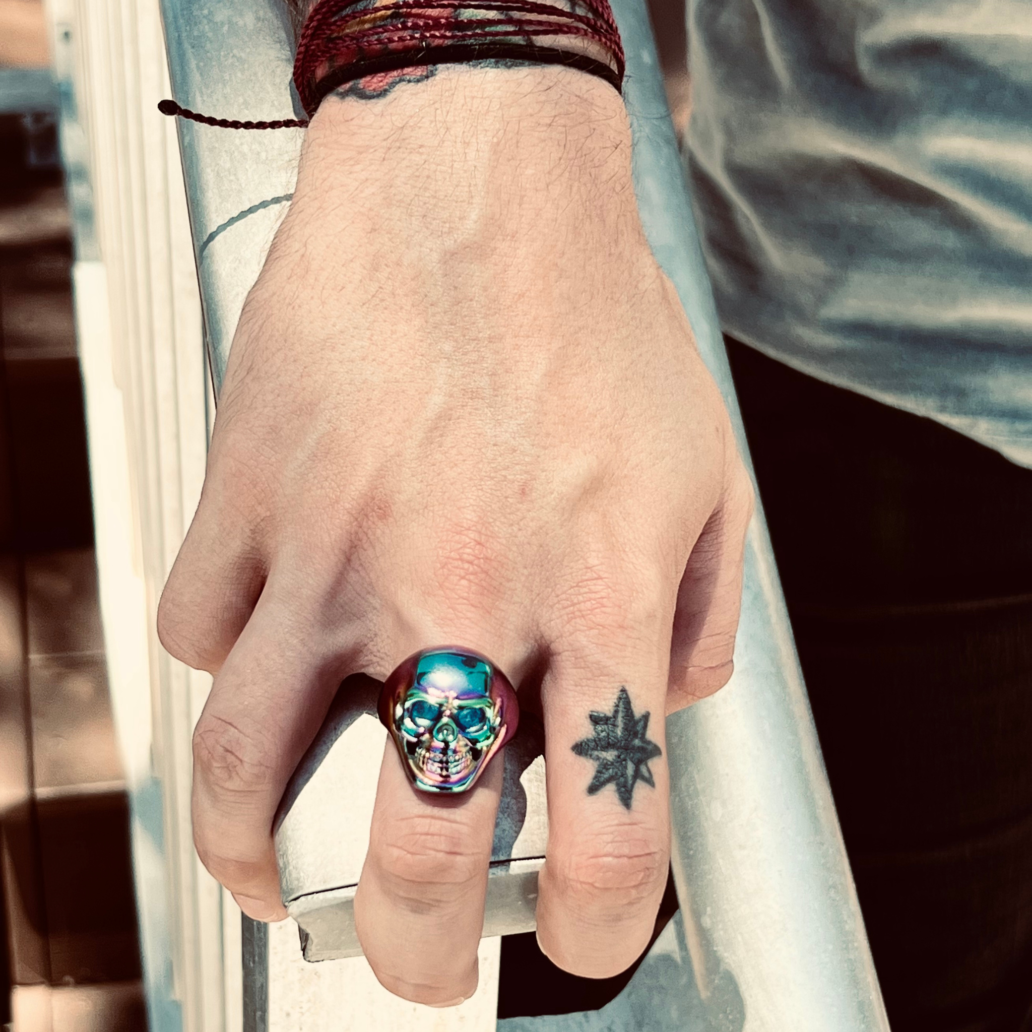 Anillo de calavera de acero inoxidable arcoíris: 10
