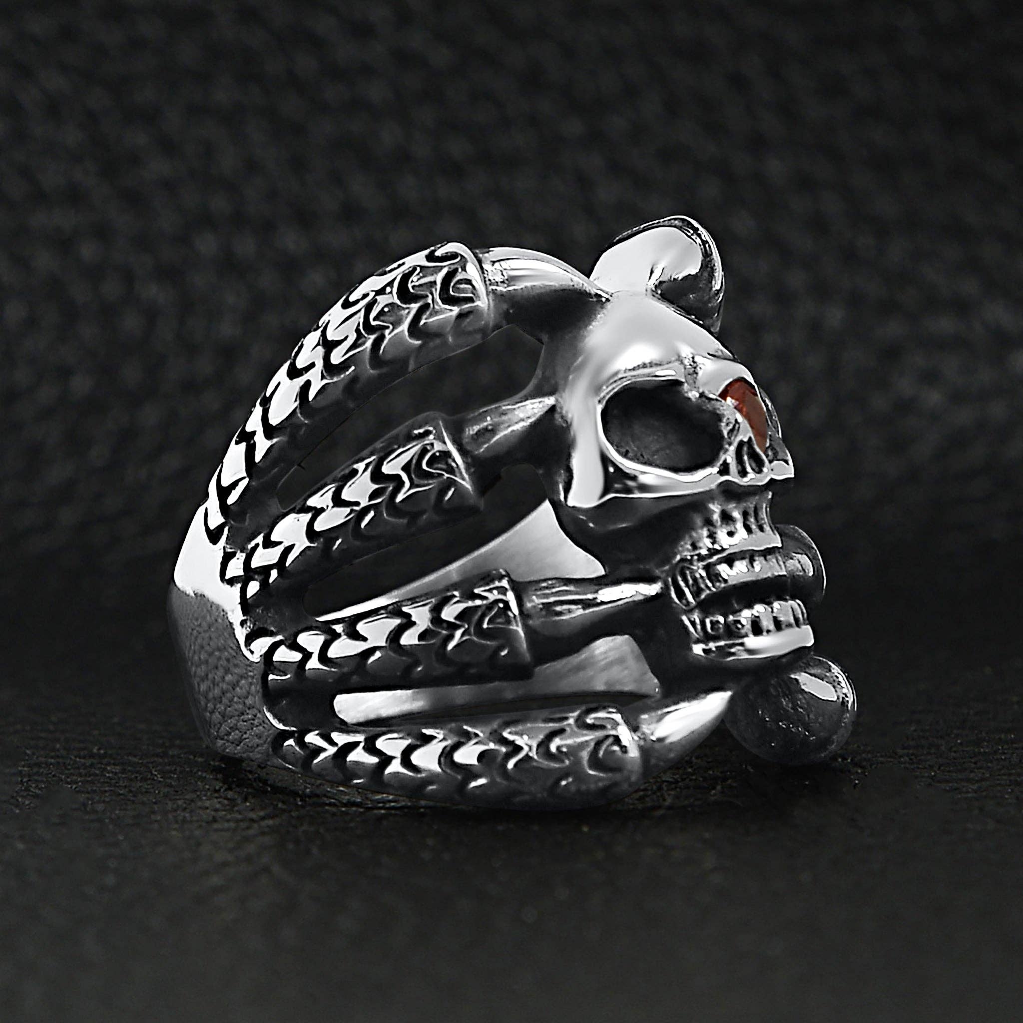 Anillo de acero inoxidable con forma de calavera con forma de circonita cúbica roja: 10