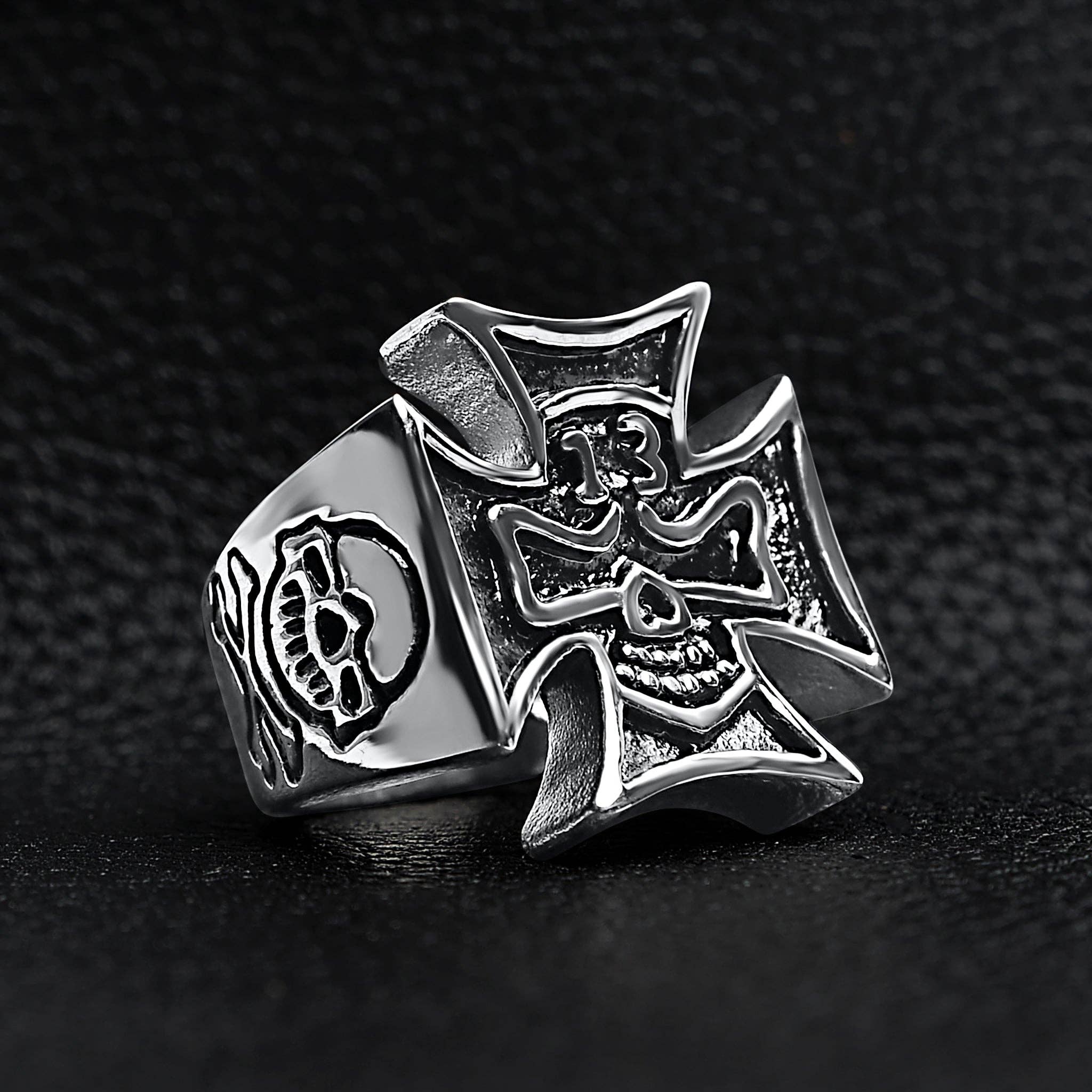Anillo grande de acero inoxidable con forma de calavera de 13 pulgadas en forma de cruz maltesa: 10