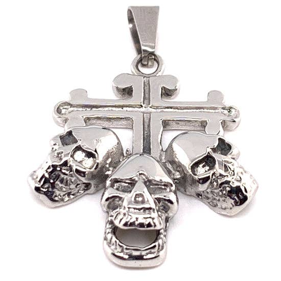 Colgante triple de calaveras en cruz de acero inoxidable