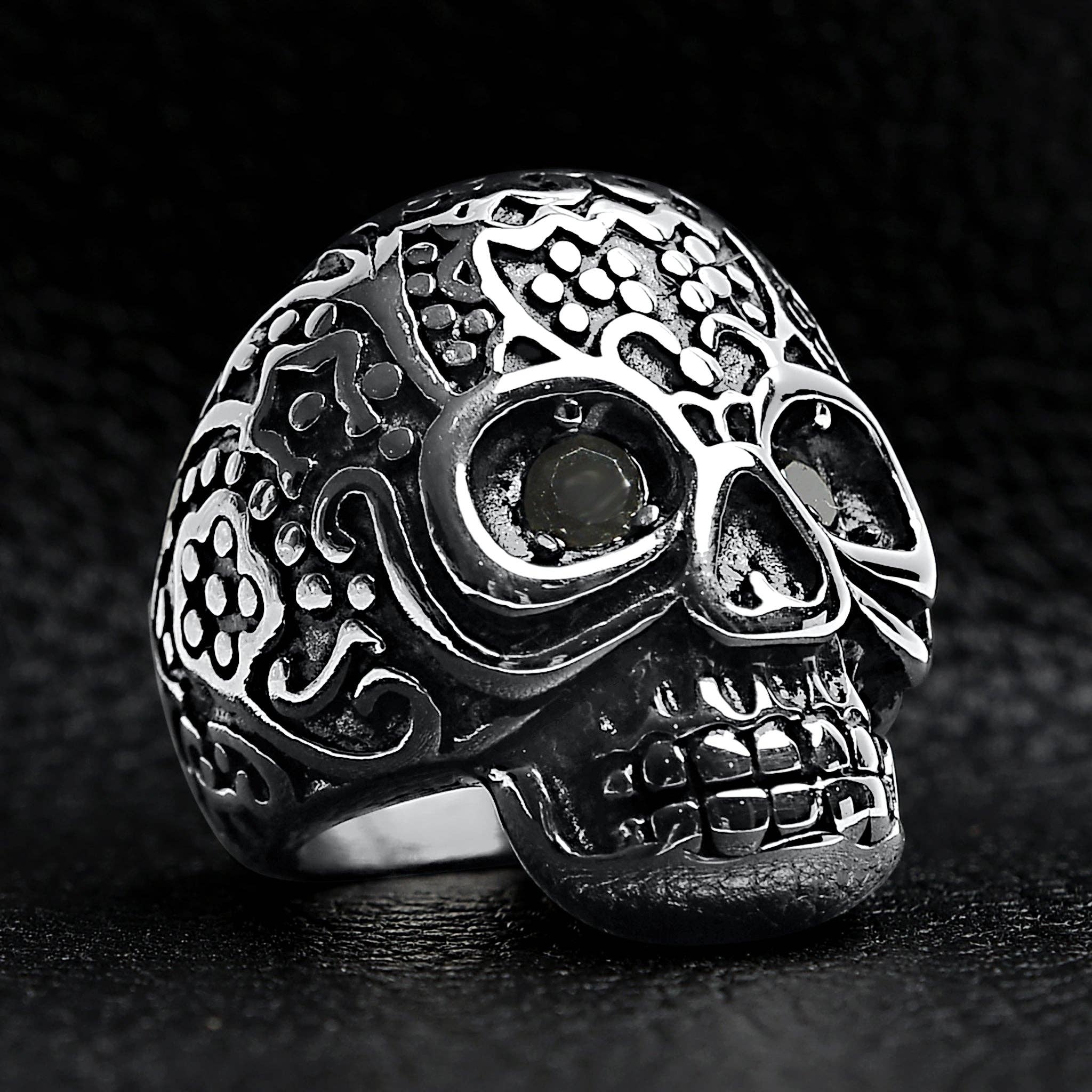 Anillo grande detallado de acero inoxidable con circonitas cúbicas negras: 8