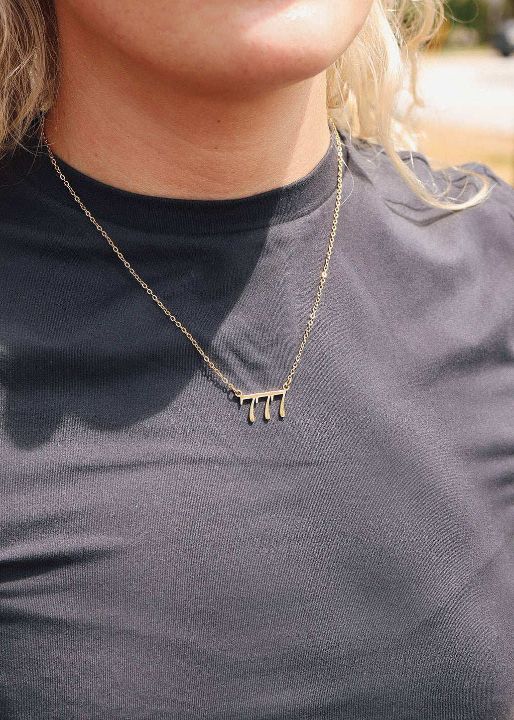 Collar con número de ángel en acero inoxidable recubierto de oro PVD 18K: Acero inoxidable / 999