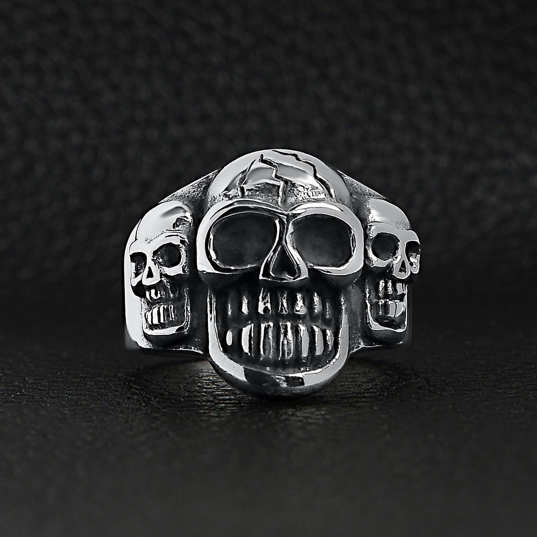 Anillo con tres calaveras agrietadas y pulidas de acero inoxidable: 6