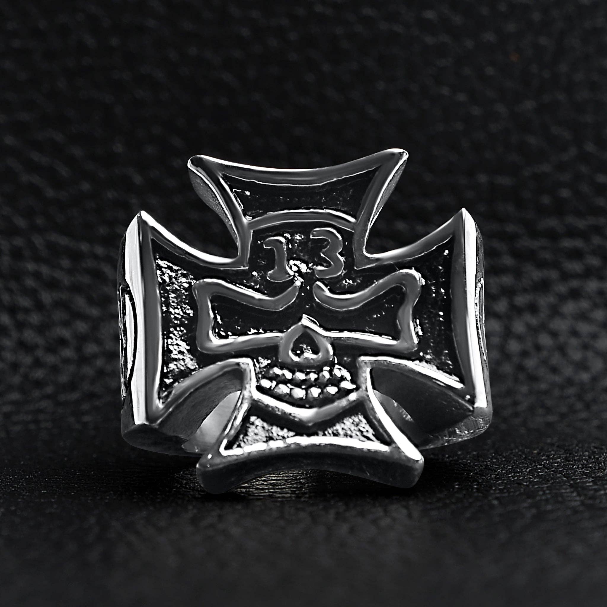 Anillo grande de acero inoxidable con forma de calavera de 13 pulgadas en forma de cruz maltesa: 10