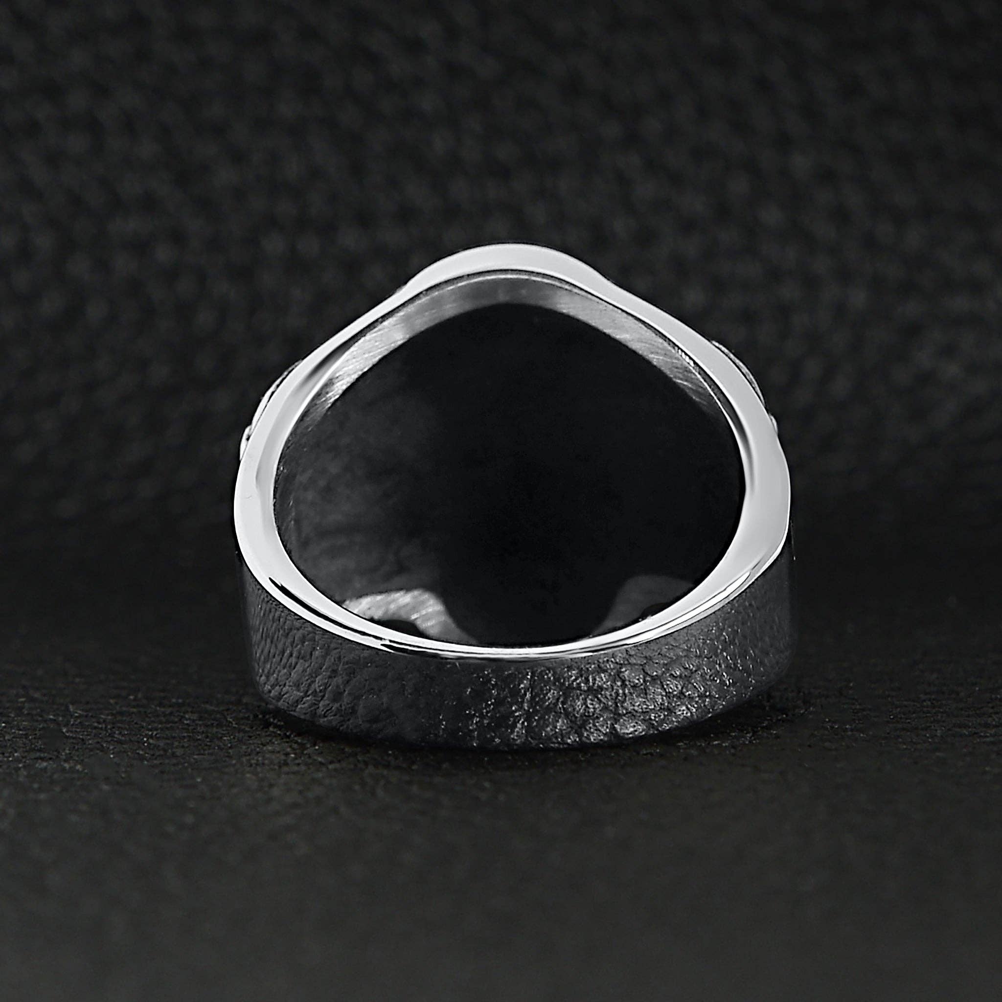 Anillo con tres calaveras agrietadas y pulidas de acero inoxidable: 6