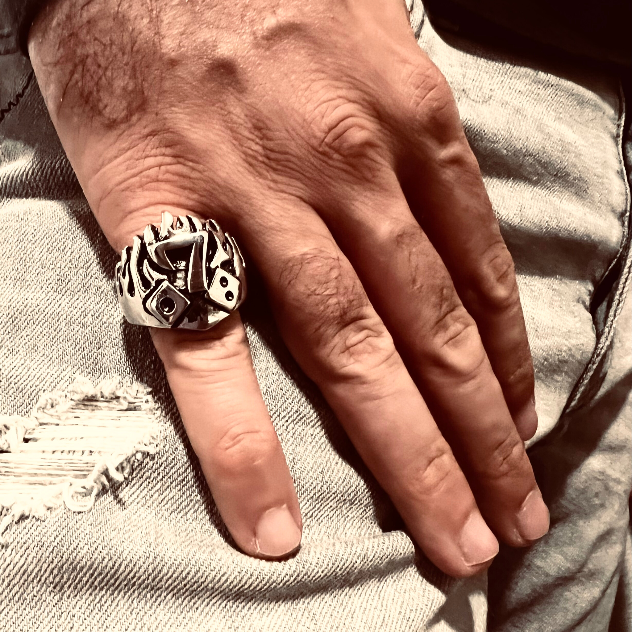 Anillo grande detallado de acero inoxidable Lucky Seven Dice: 8