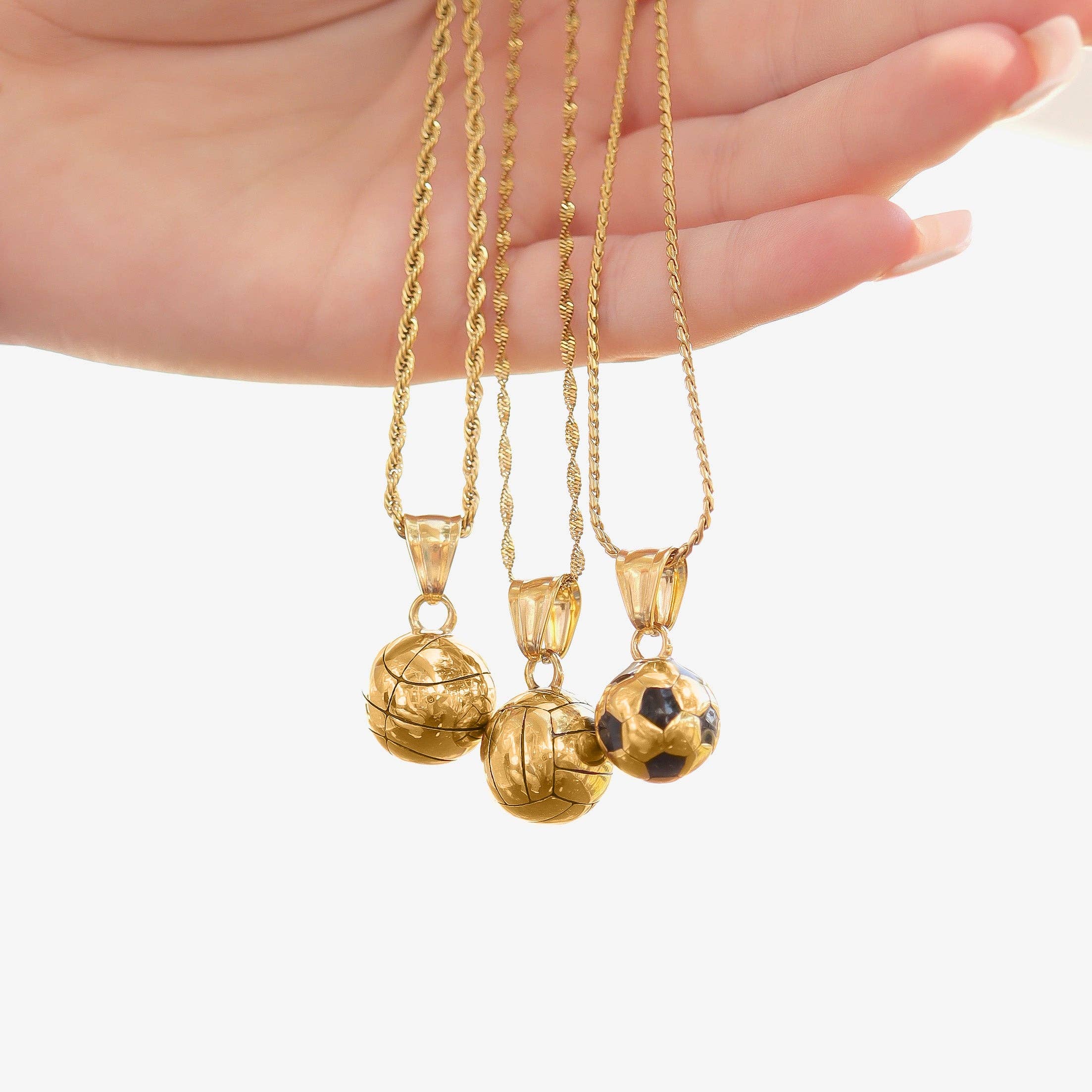 Abalorio de voleibol 3D de acero inoxidable con PVD dorado de 18 quilates: Acero inoxidable