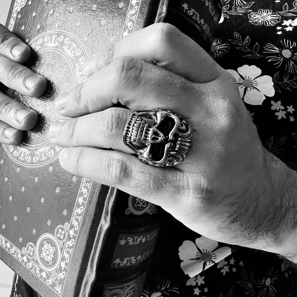 Anillo de Calavera Detallado de Acero Inoxidable: 9