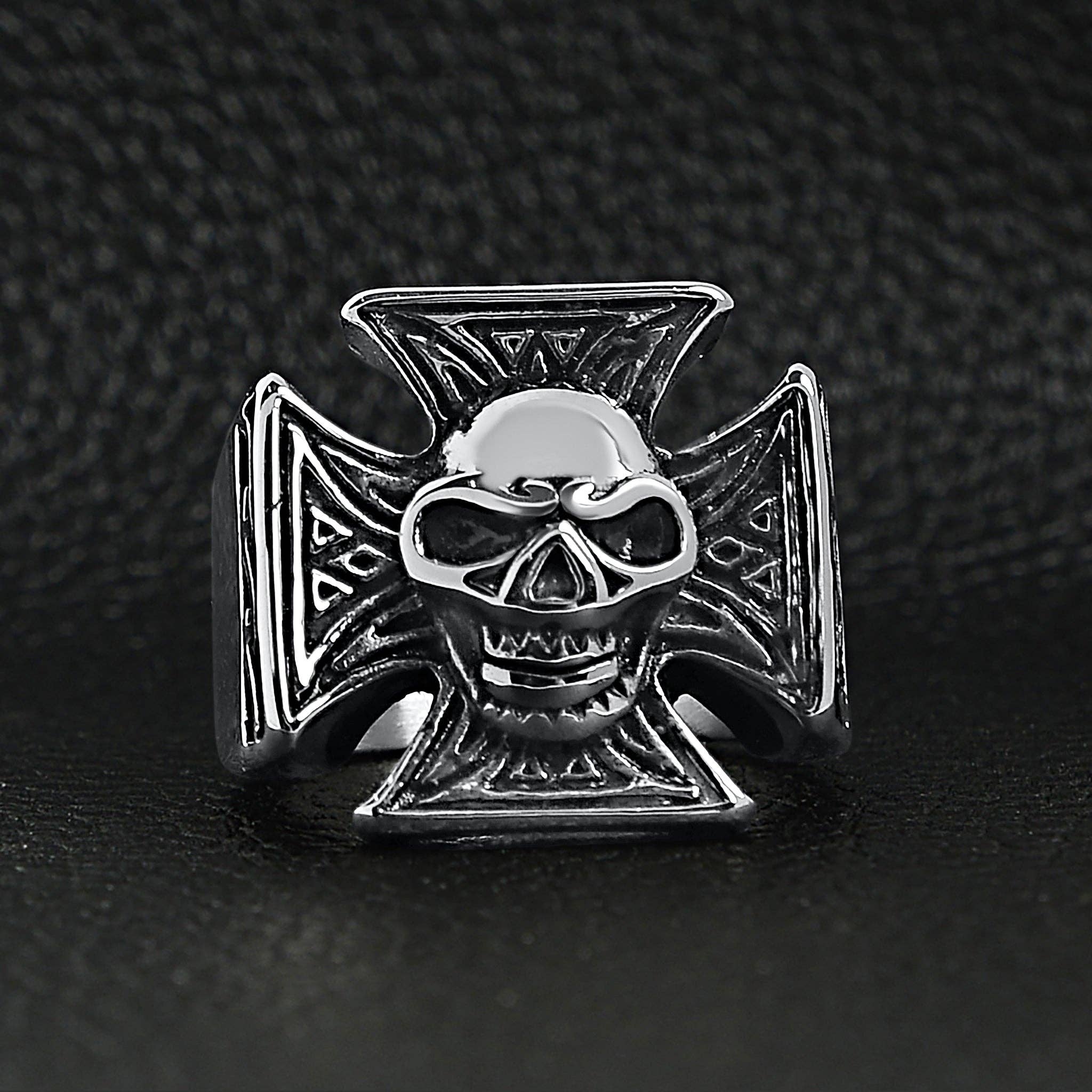 Anillo de acero inoxidable con forma de cruz maltesa con calavera pulida: 10